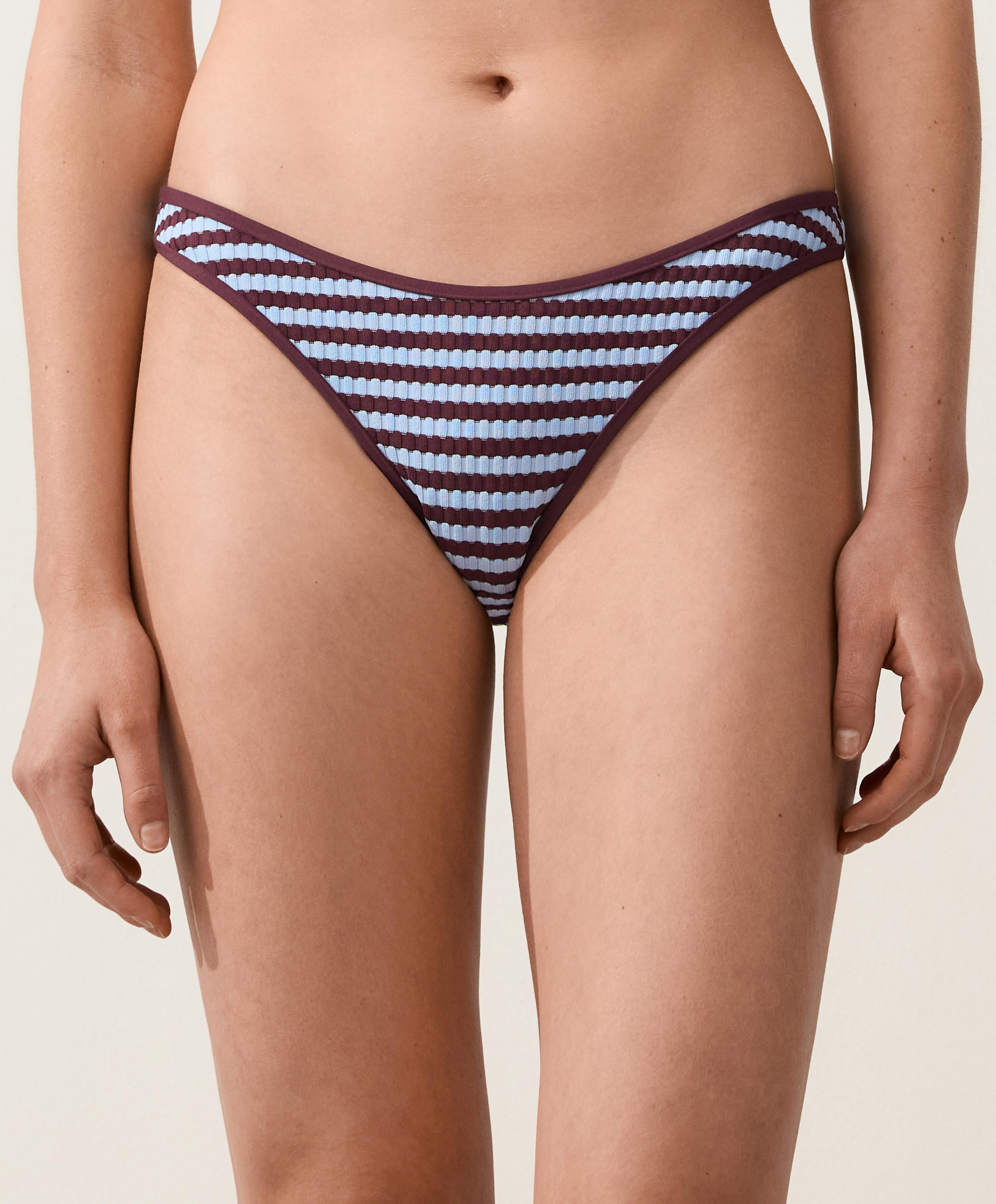 Textured stripe U-cut medium-coverage bikini briefs