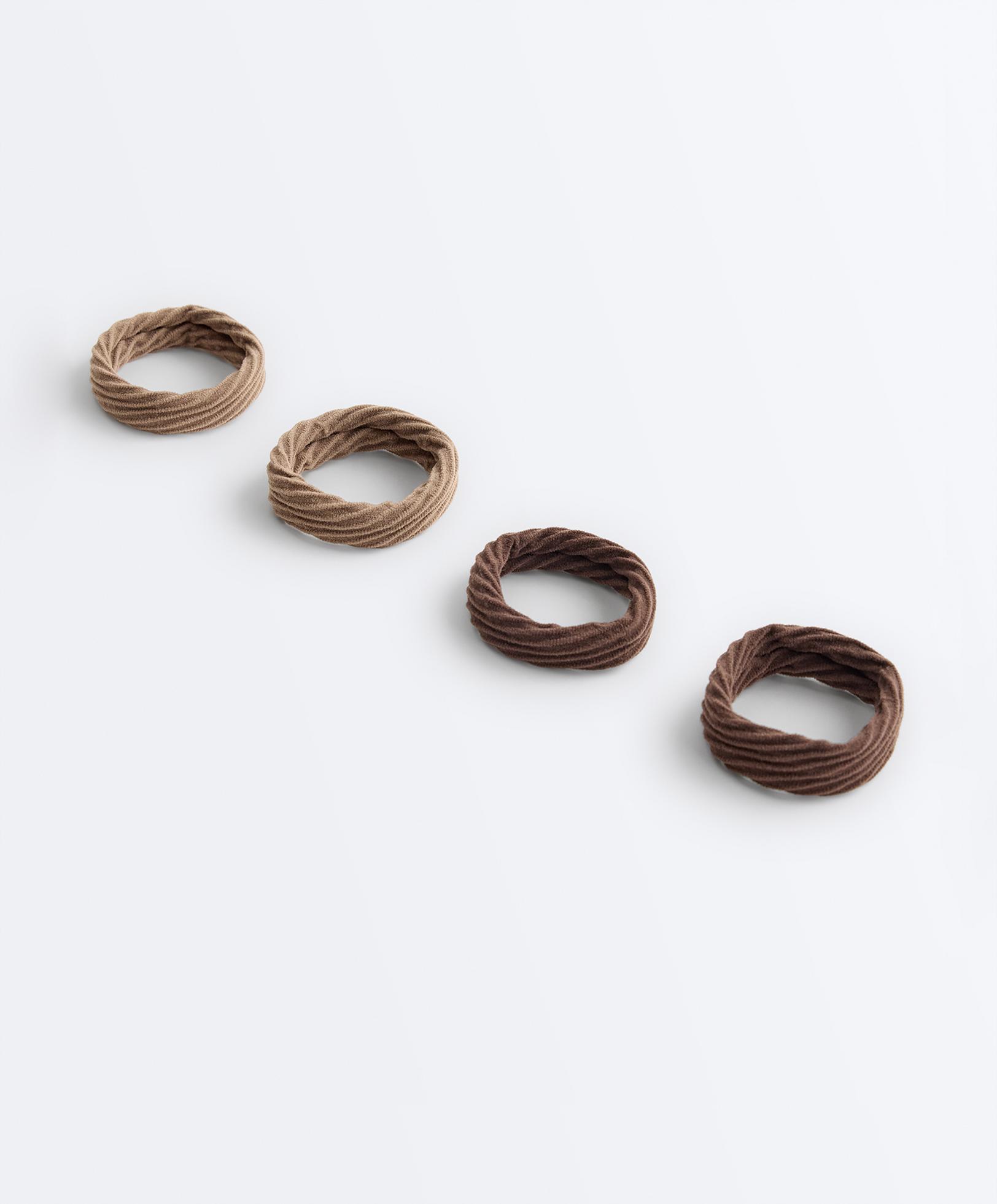 4 twist-effect scrunchies — TAN