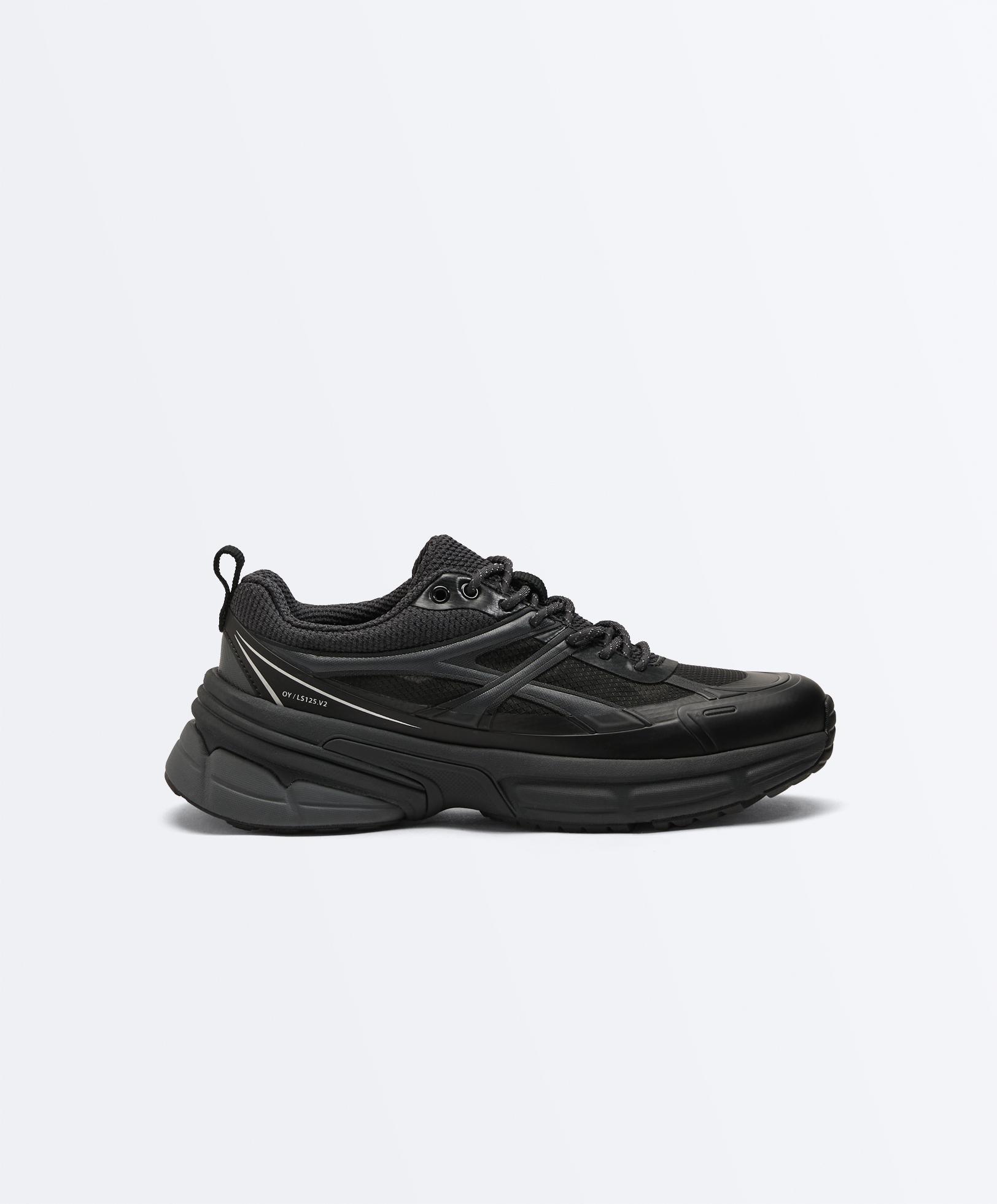 Running-style trainers — BLACK