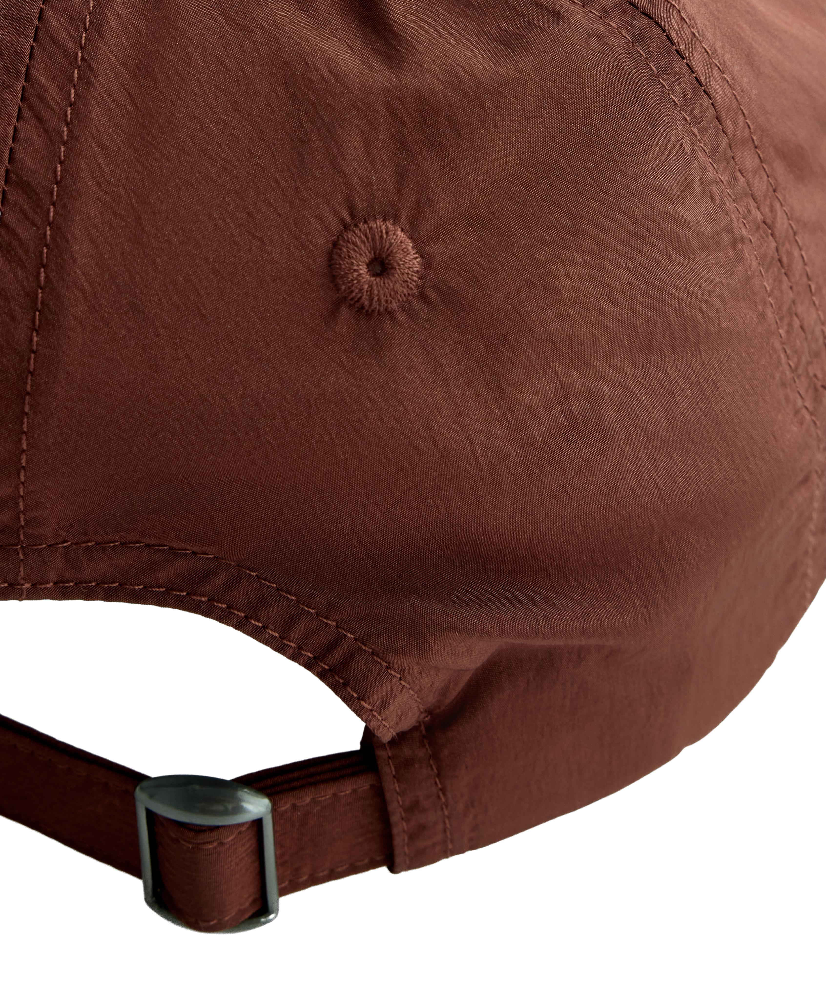 Lightweight sports cap — Clay brown