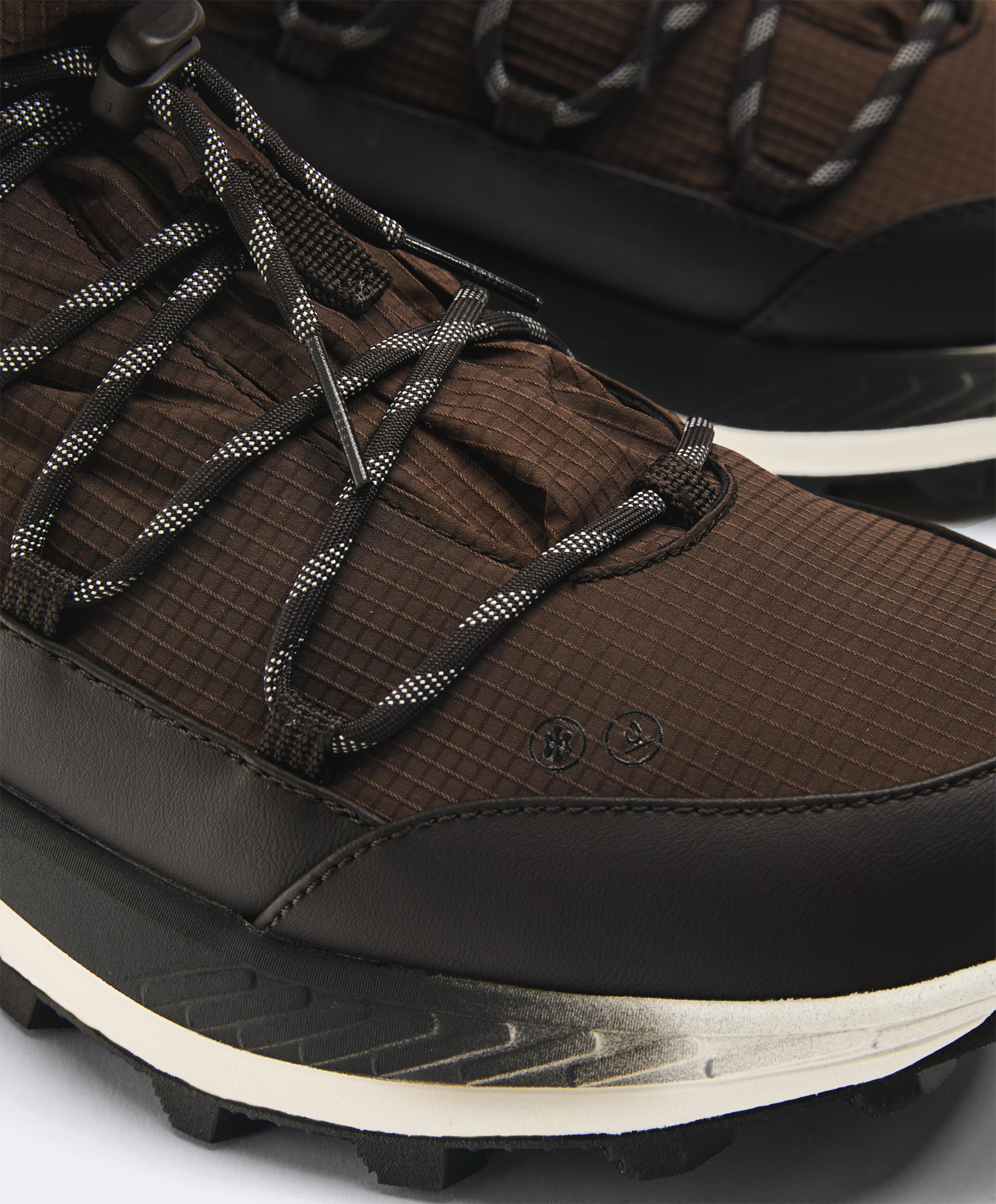 Vibram® waterproof sports boots — BROWN