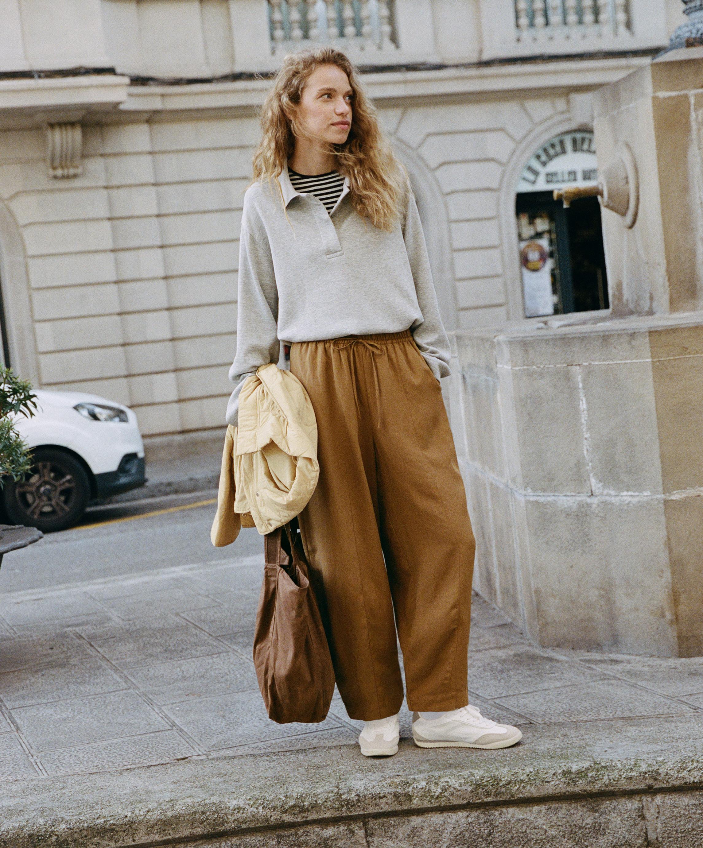 Retro-style sports shoes