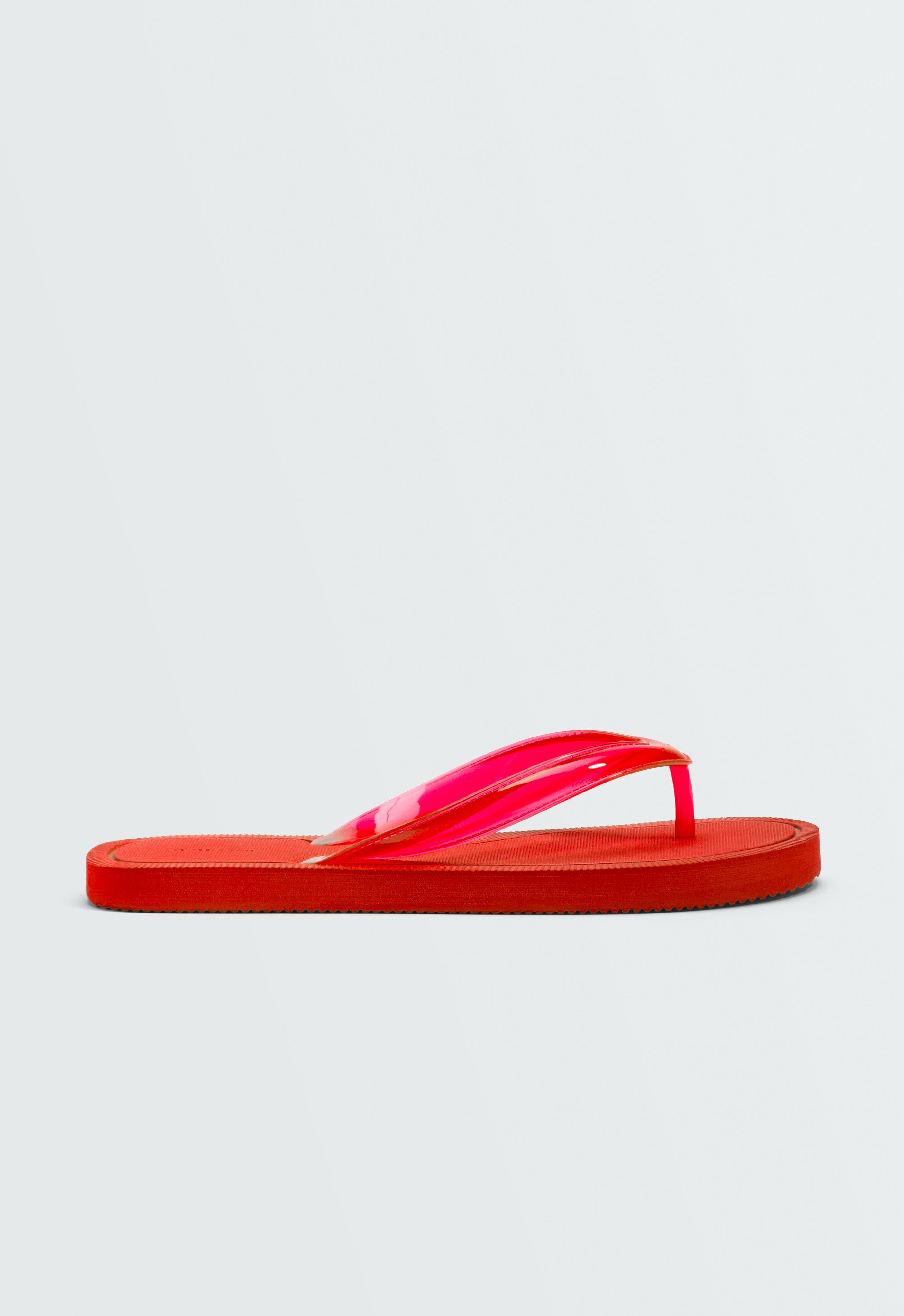 Textured beach sandals