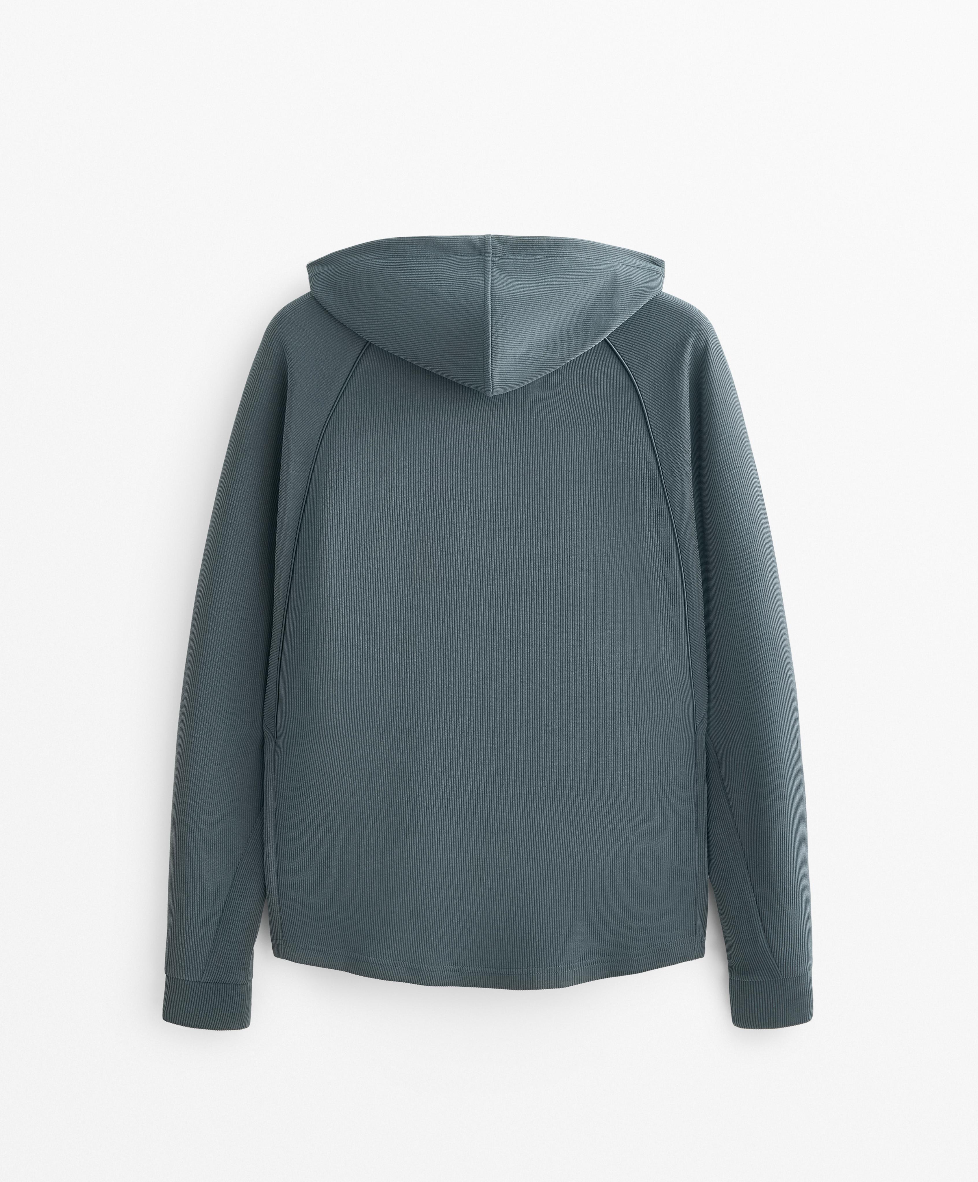 Veste rib à capuche avec 29% de modal