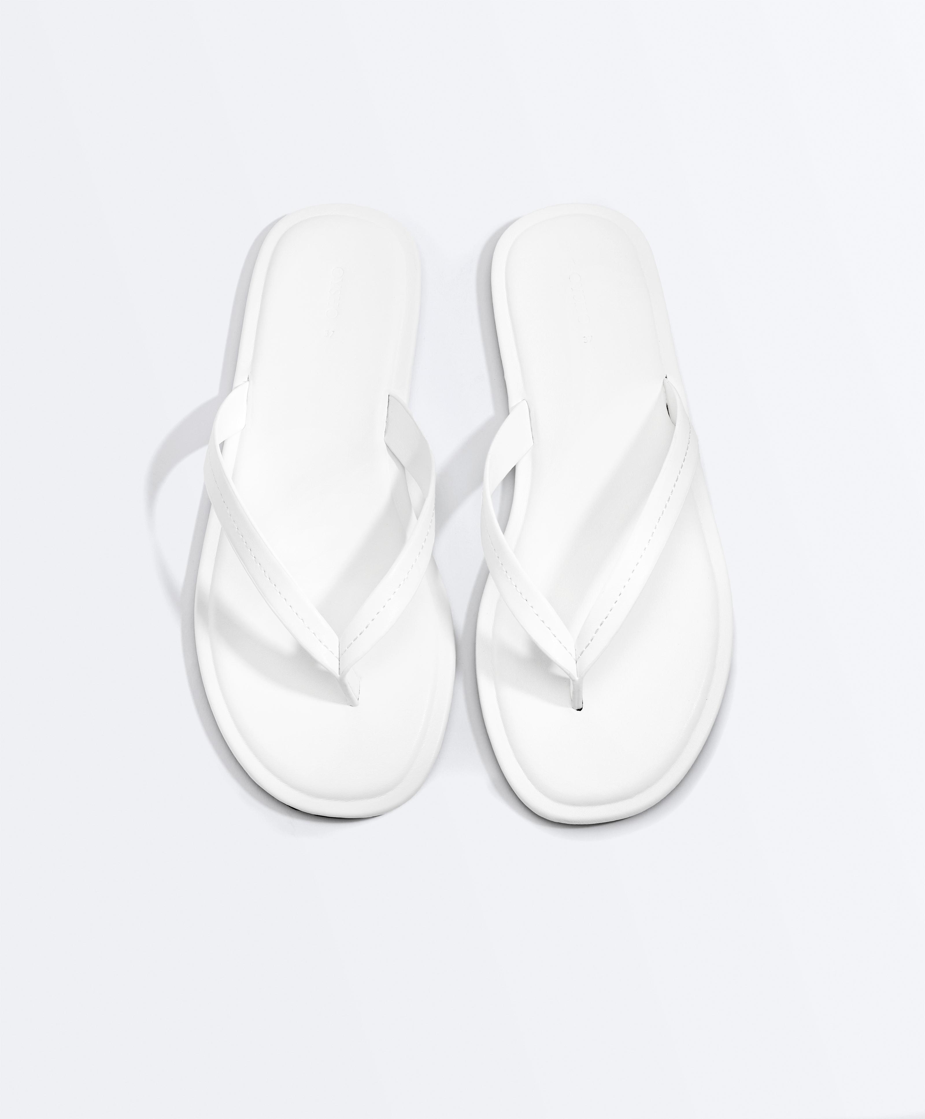 Sandalia plana minimal Sandalia plana minimal