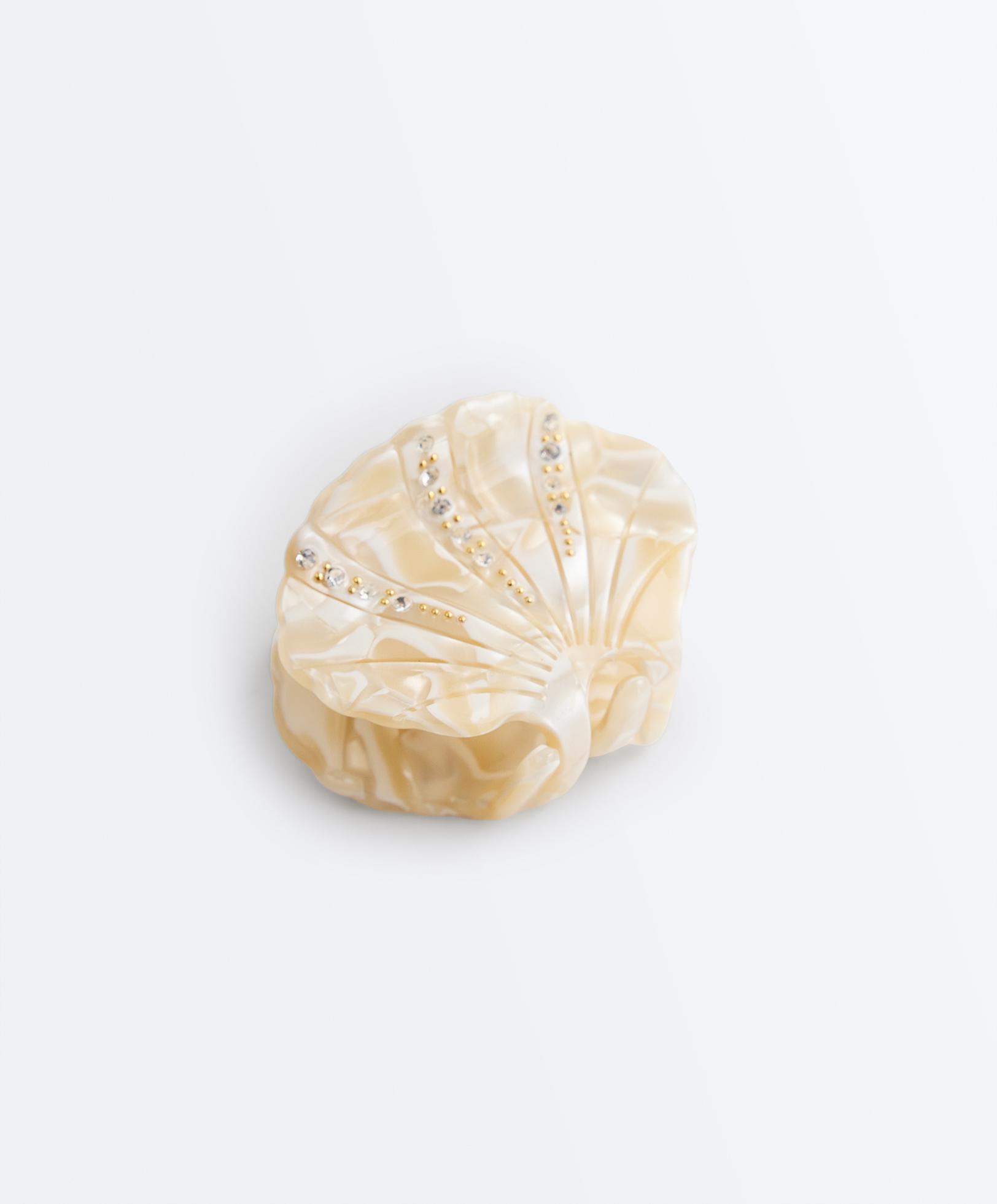 Small shell hair clip — SAND