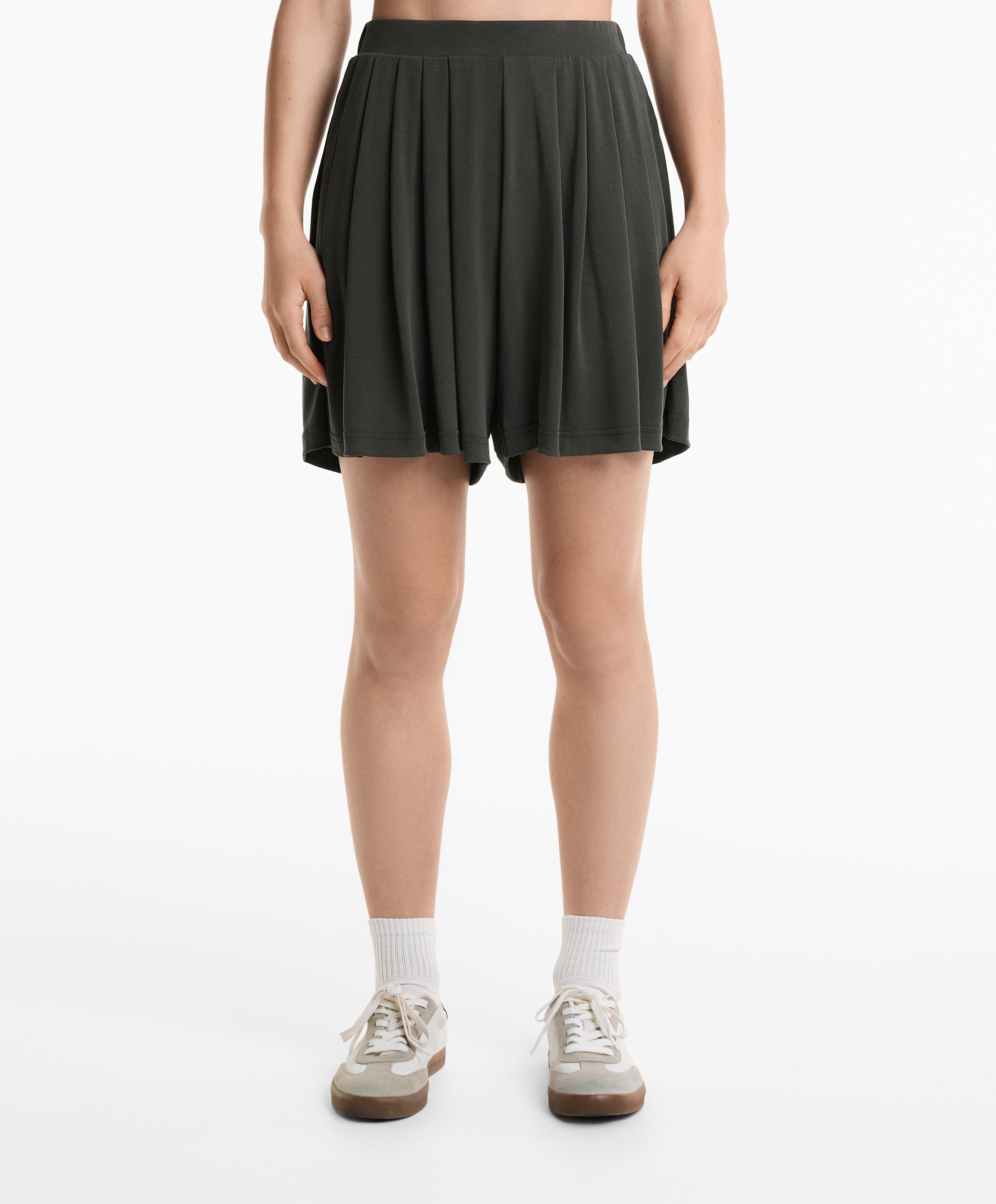 Flowing pleated Bermuda shorts with modal Flowing pleated Bermuda shorts with modal