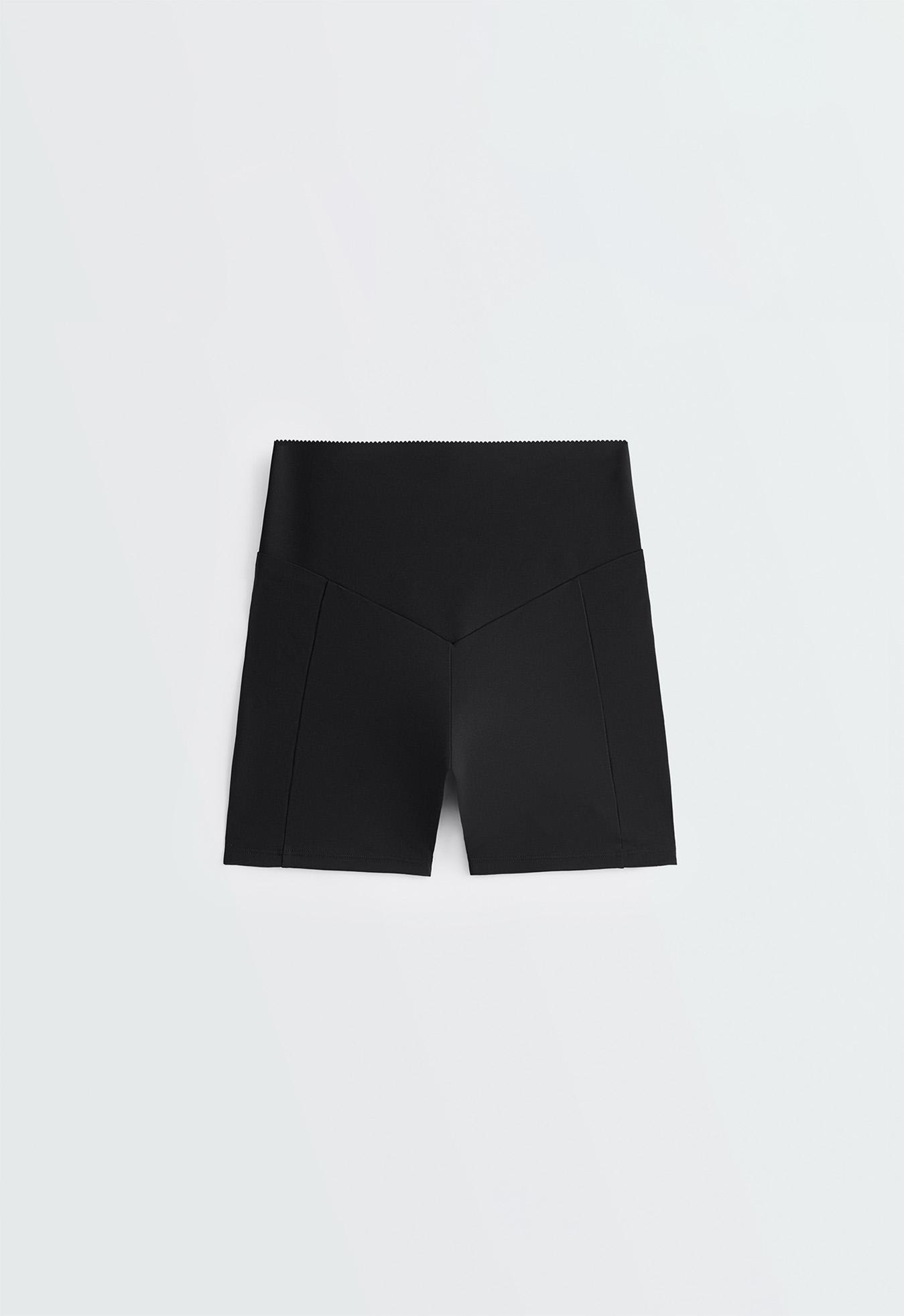 Compressive high-rise pocket 10cm hot pants — BLACK