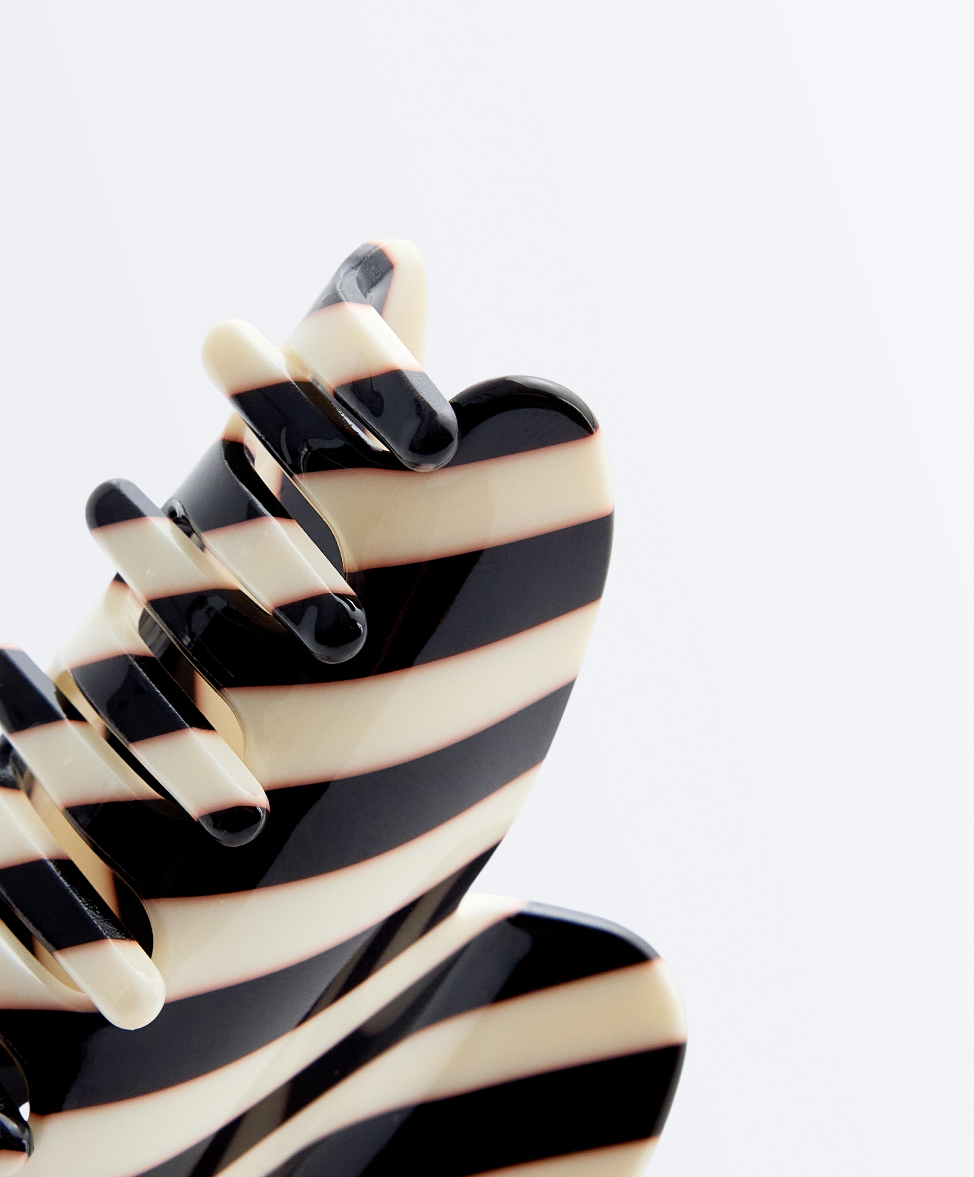 Large striped hair claw — PALE CANDY