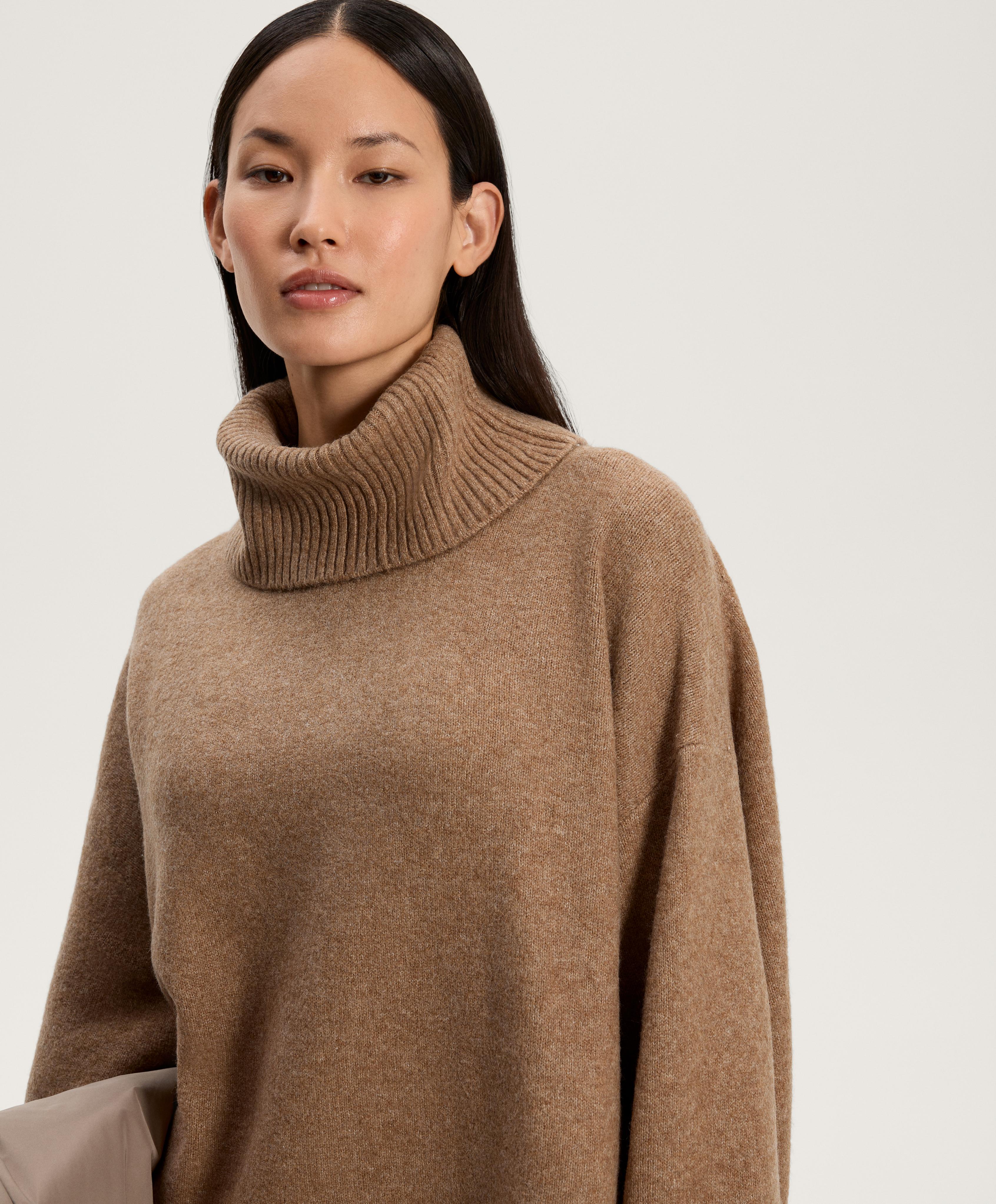 Pull oversize à col roulé en maille douce