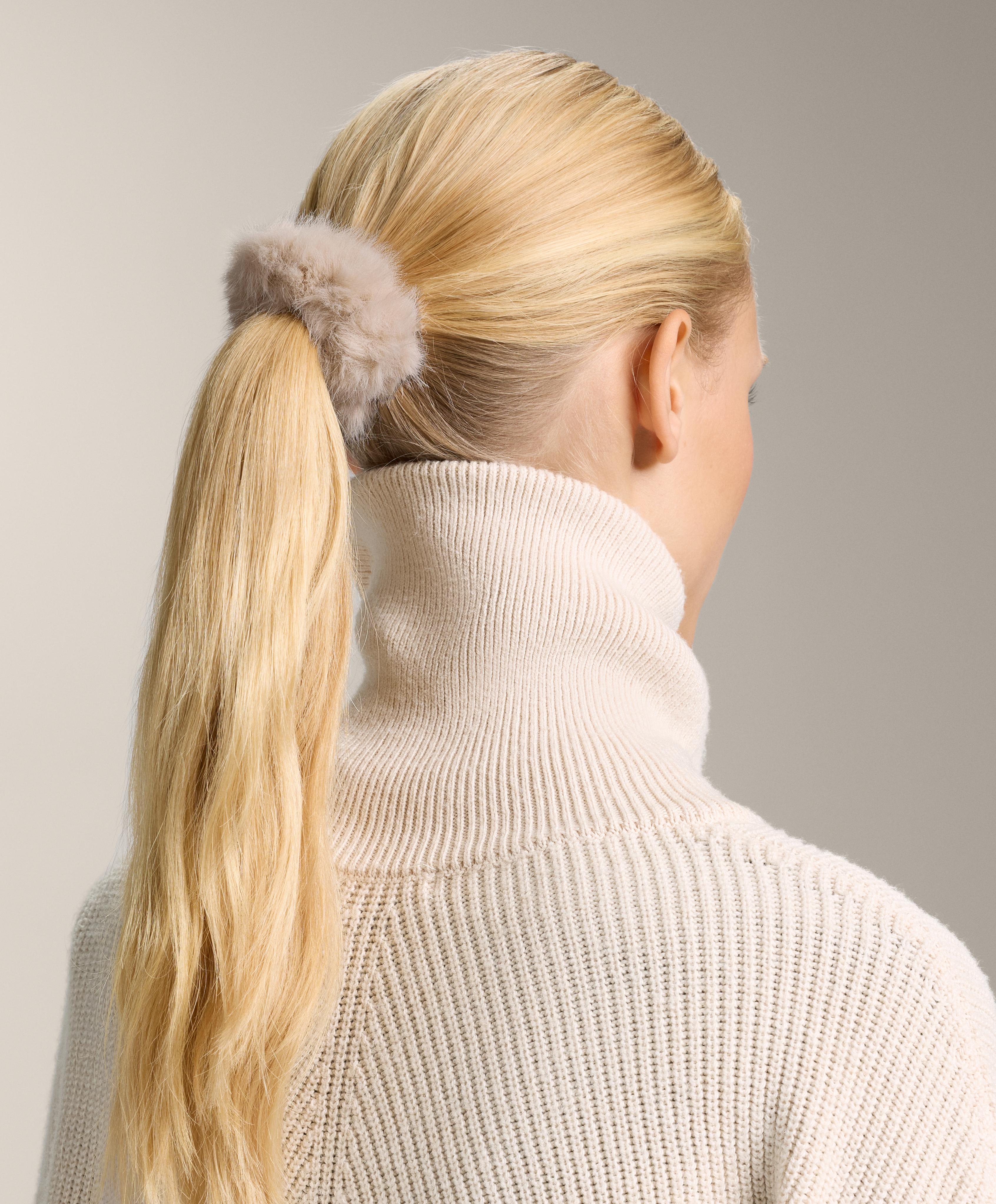 2 scrunchies 2 scrunchies