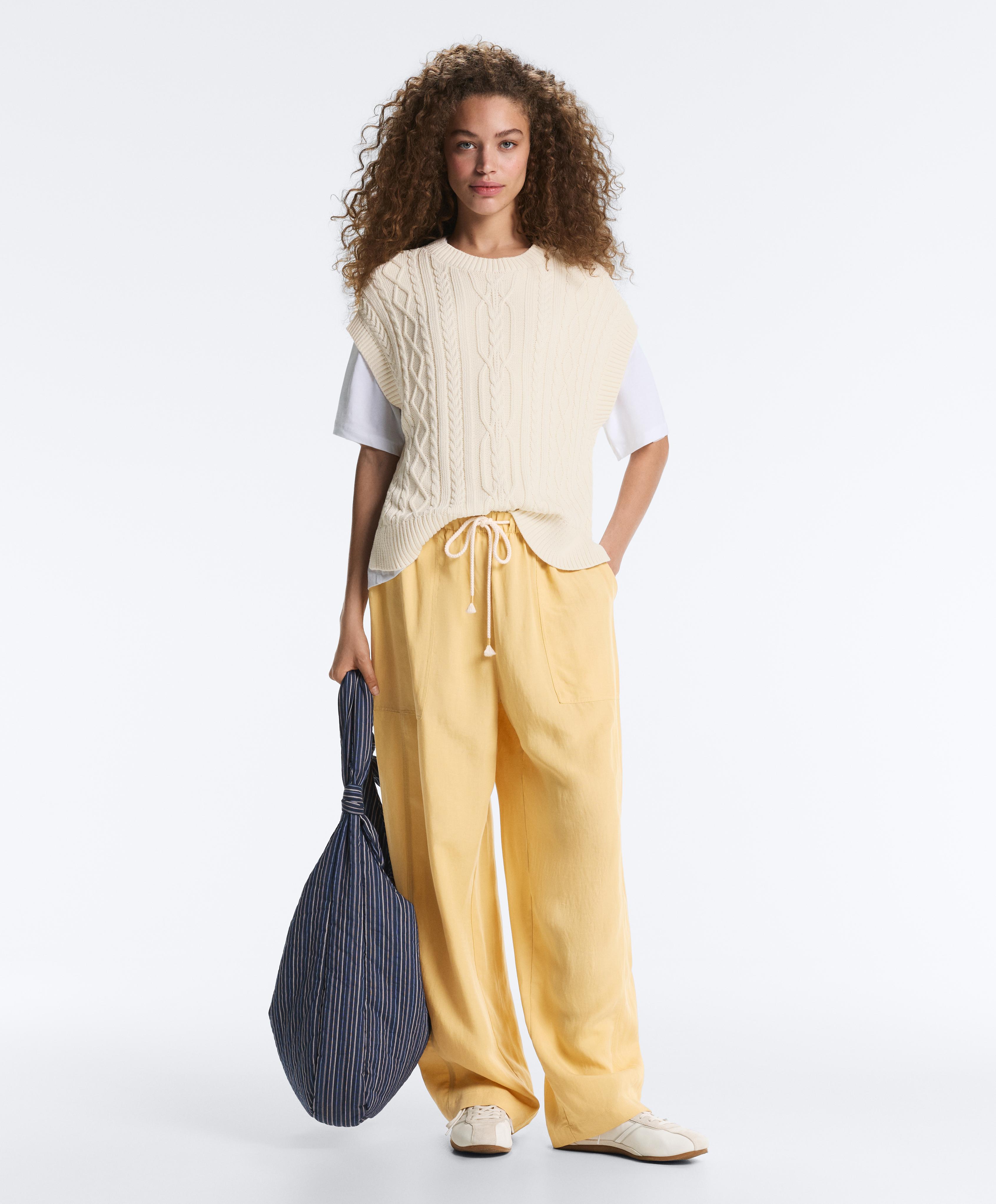 Cable knit round neck vest — ECRU