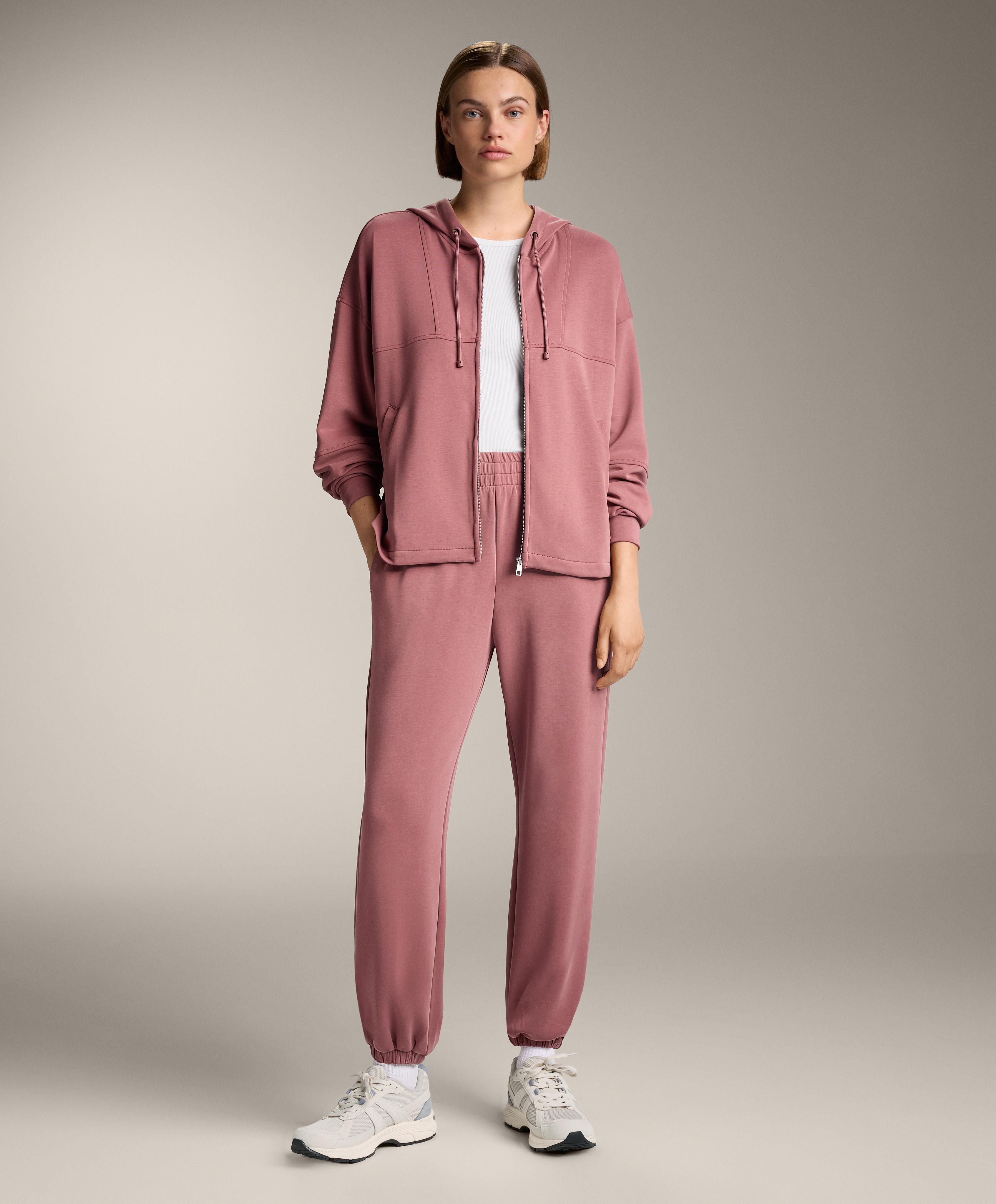 Total look jogger con modal rosa