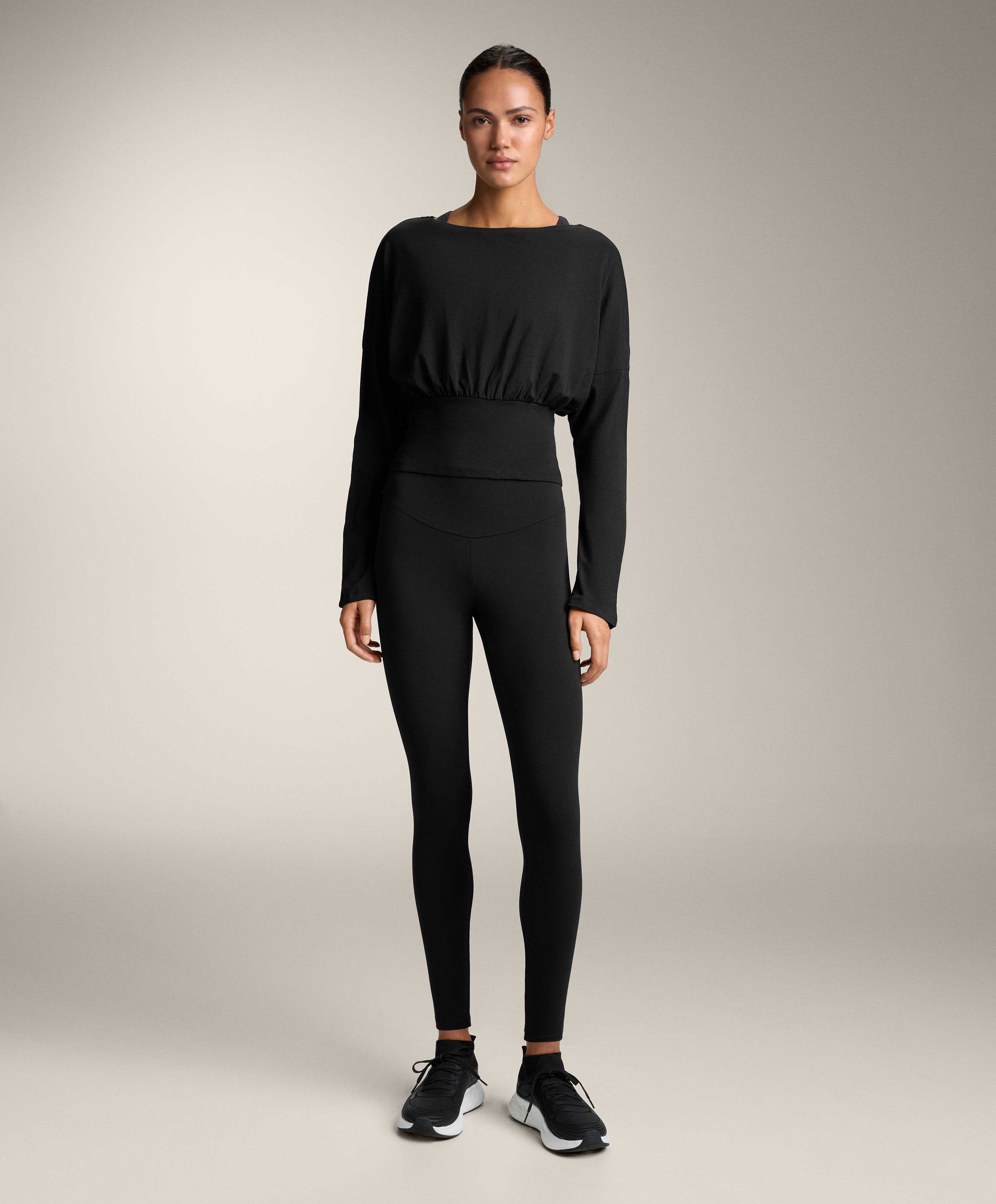 Medvilnės mišinio marškinėliai su prigludusiu juosmeniu Medvilnės mišinio marškinėliai su prigludusiu juosmeniu