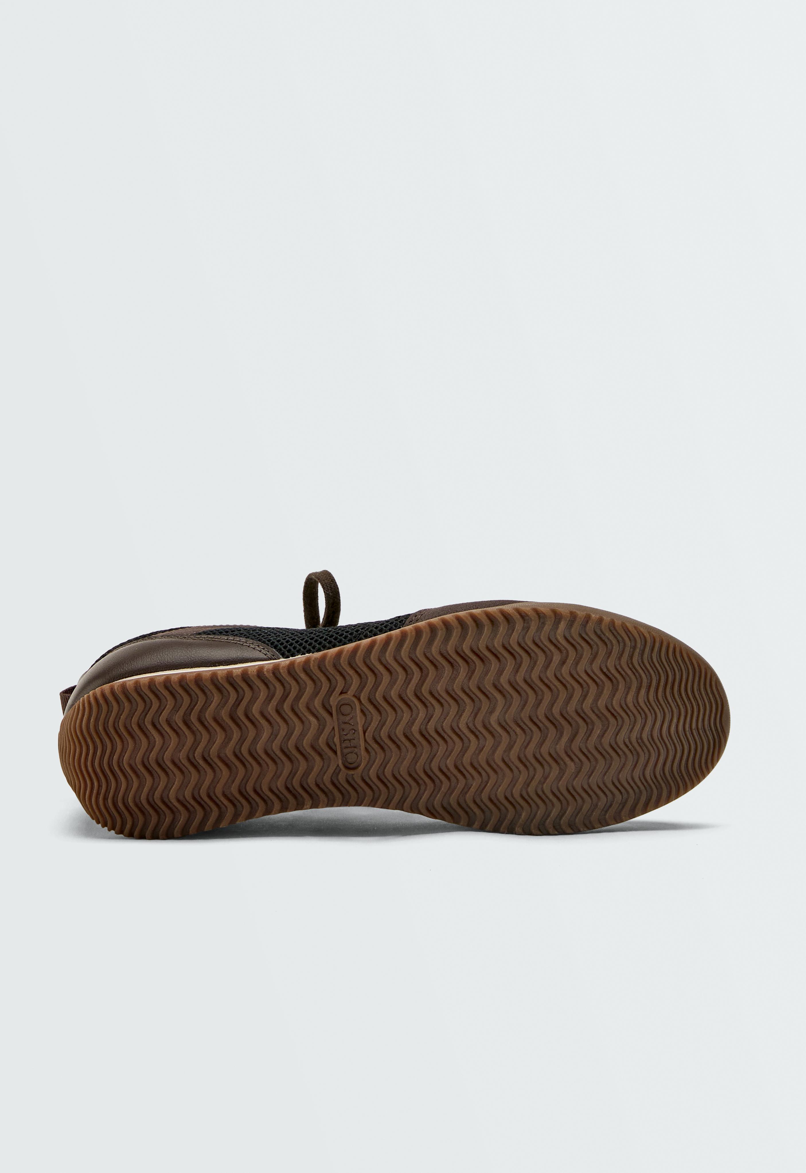 Mixed-material mesh trainers — CHOCOLATE      