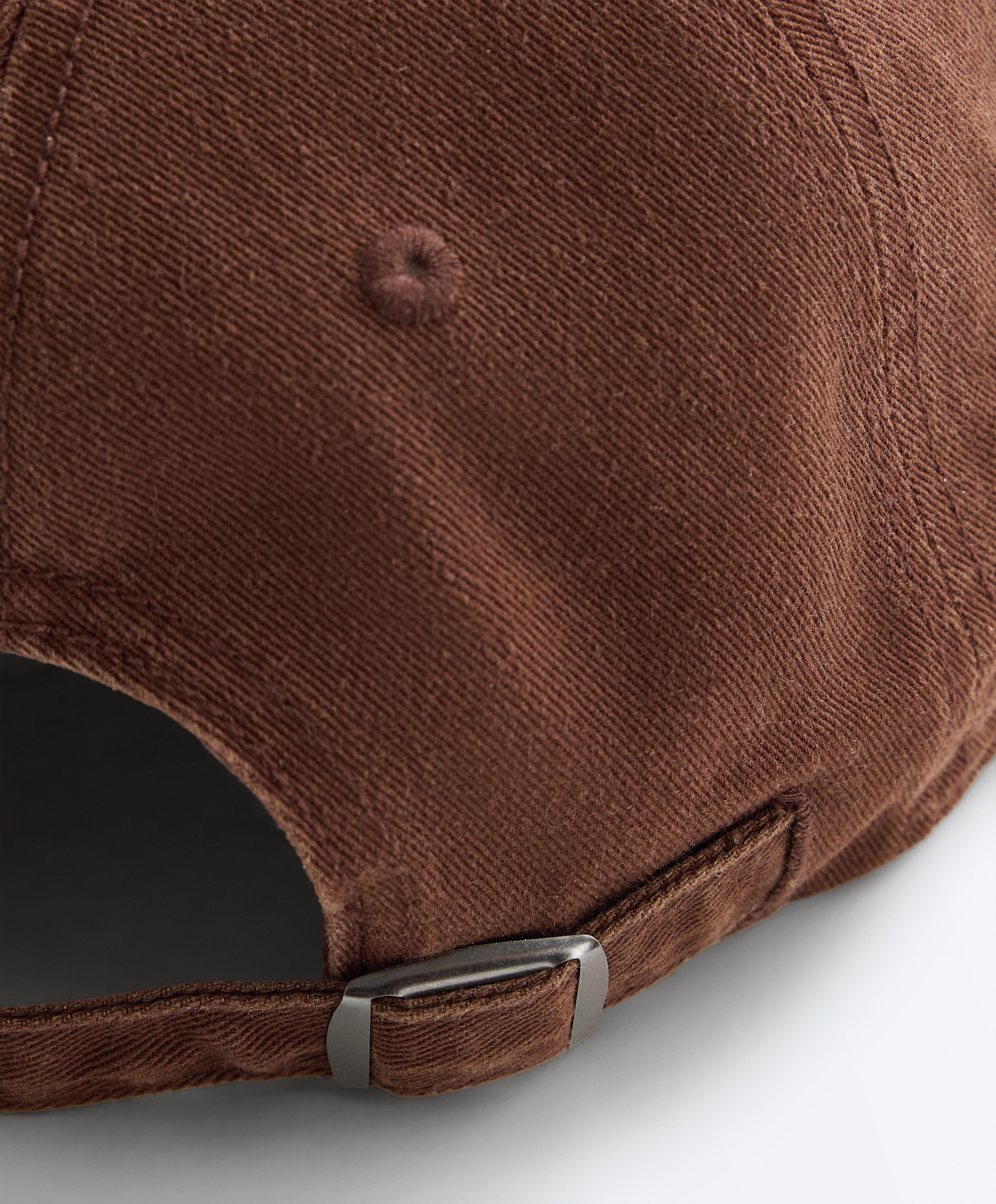 Washed-effect 100% cotton cap — BROWN