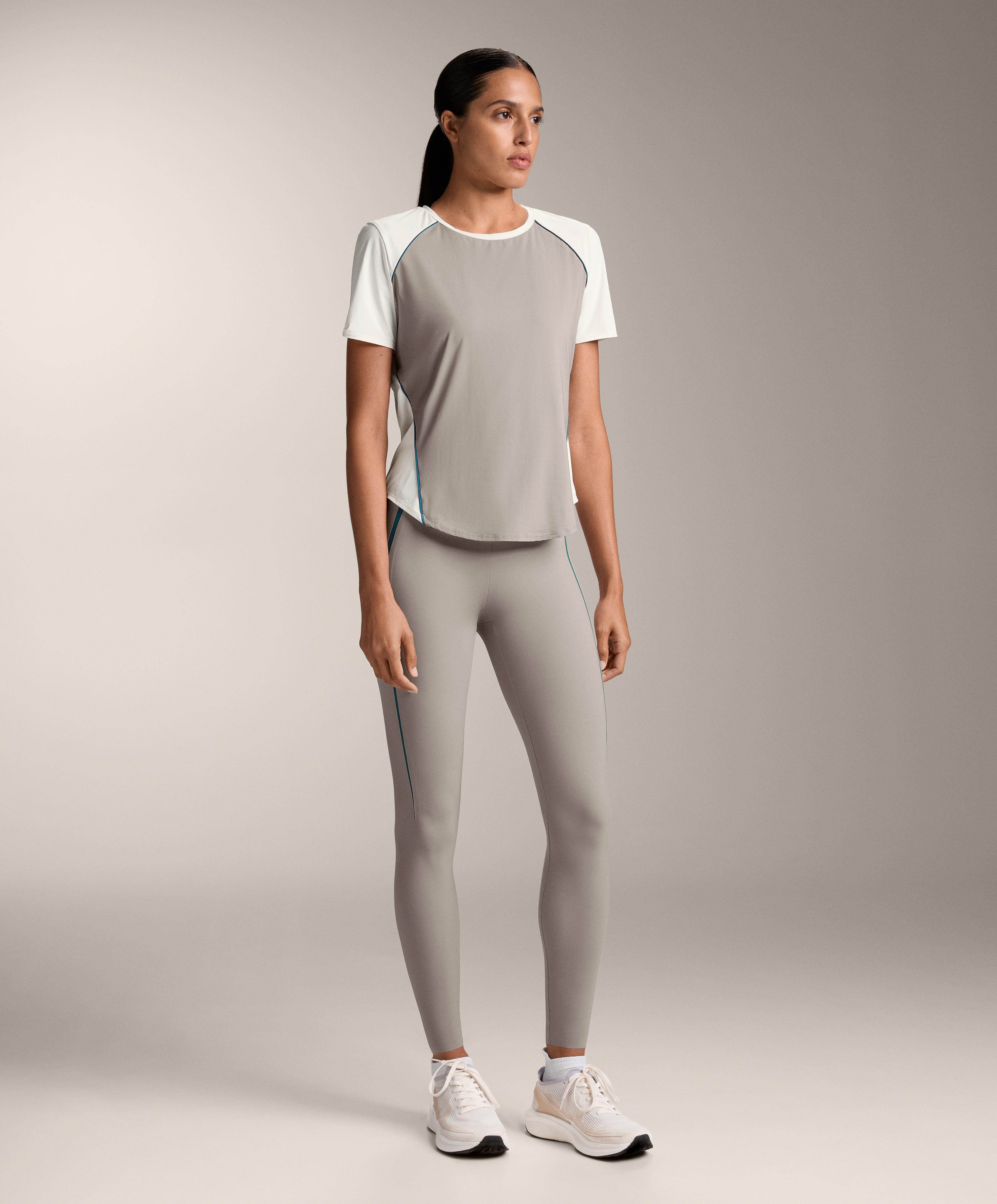 Τεχνικό μπλουζάκι κοντομάνικο με σχέδια - Εκπτώσεις