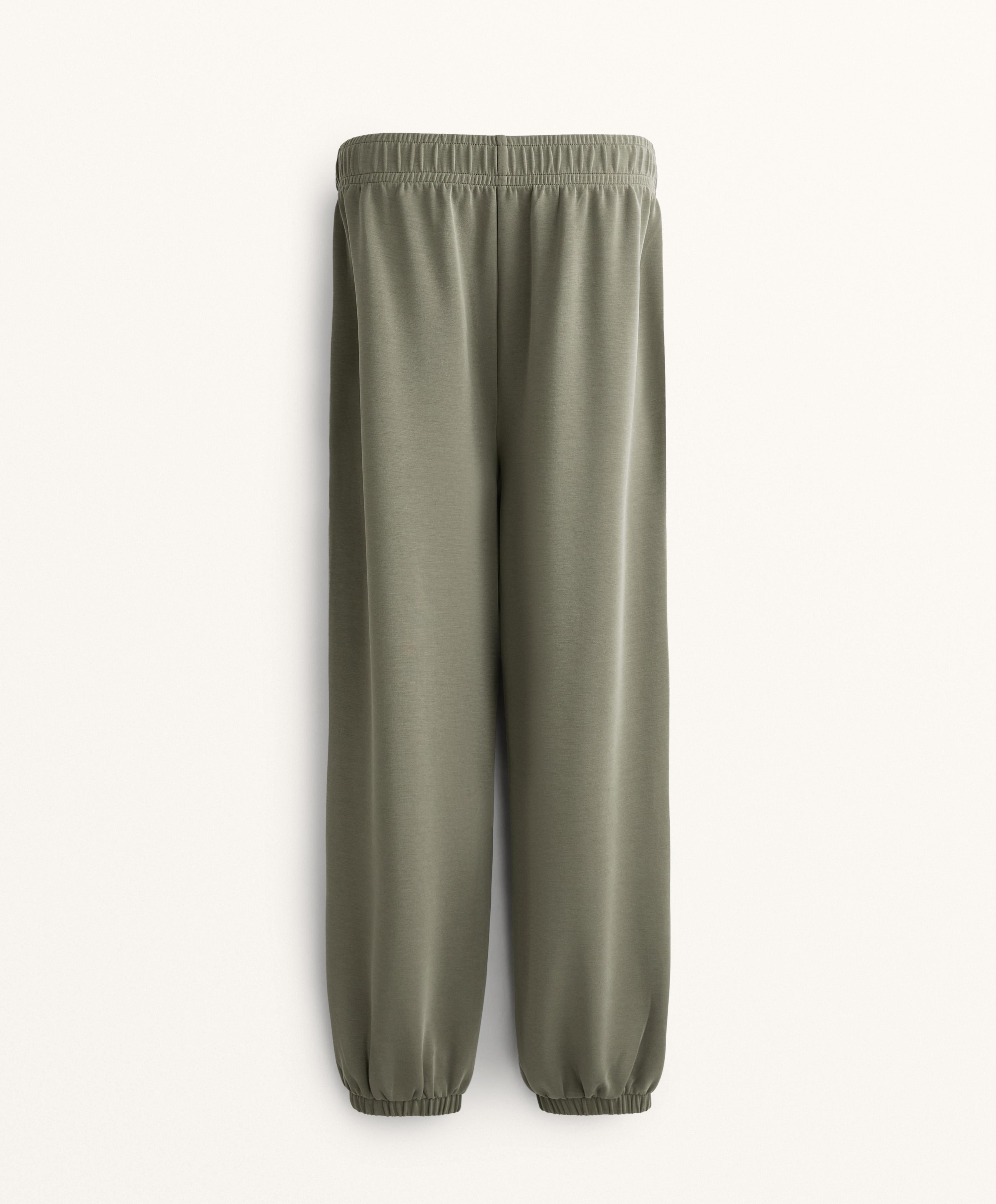 Calças jogger em tecido com modal