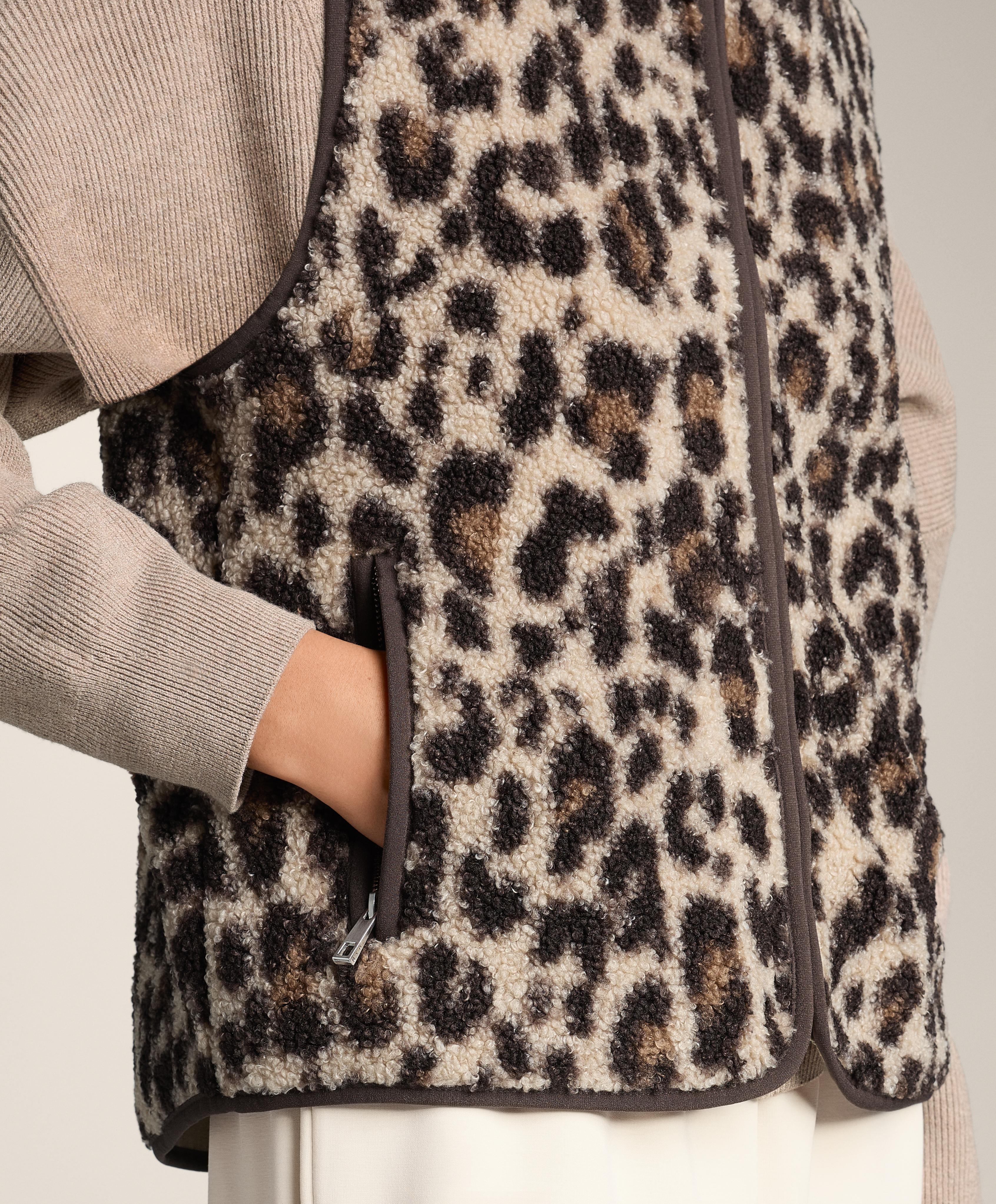 Leopard faux-shearling gilet | OYSHO United States