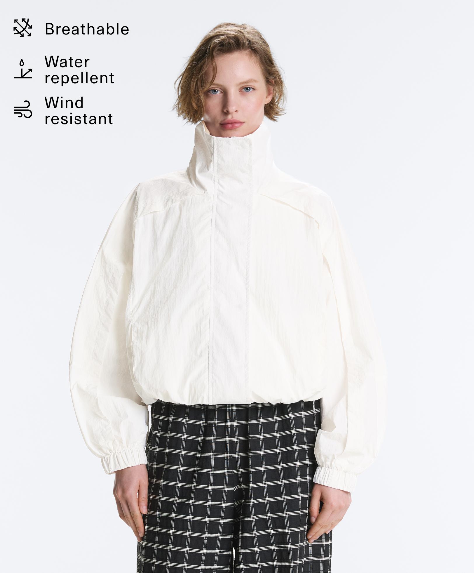 Chaqueta track cuello alto repelente al agua Chaqueta track cuello alto repelente al agua