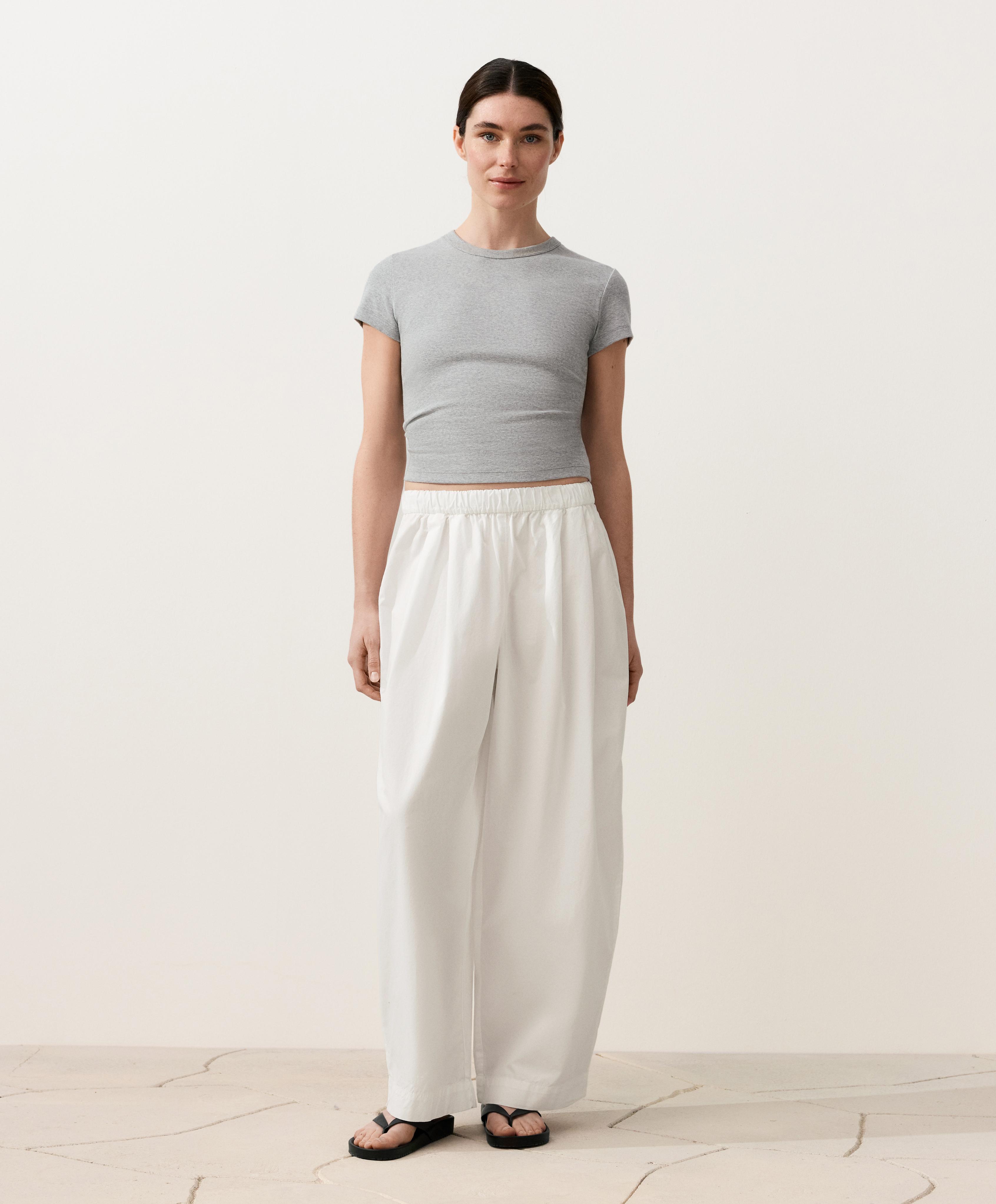 Pantalón tapered pliegues 100% algodón