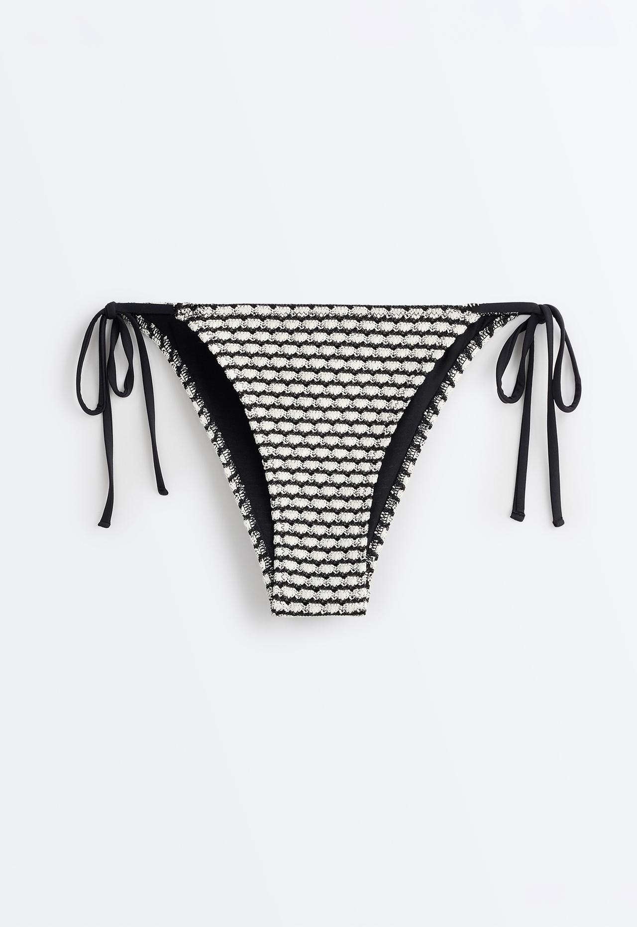Contrasting crochet tie bikini briefs — BLACK