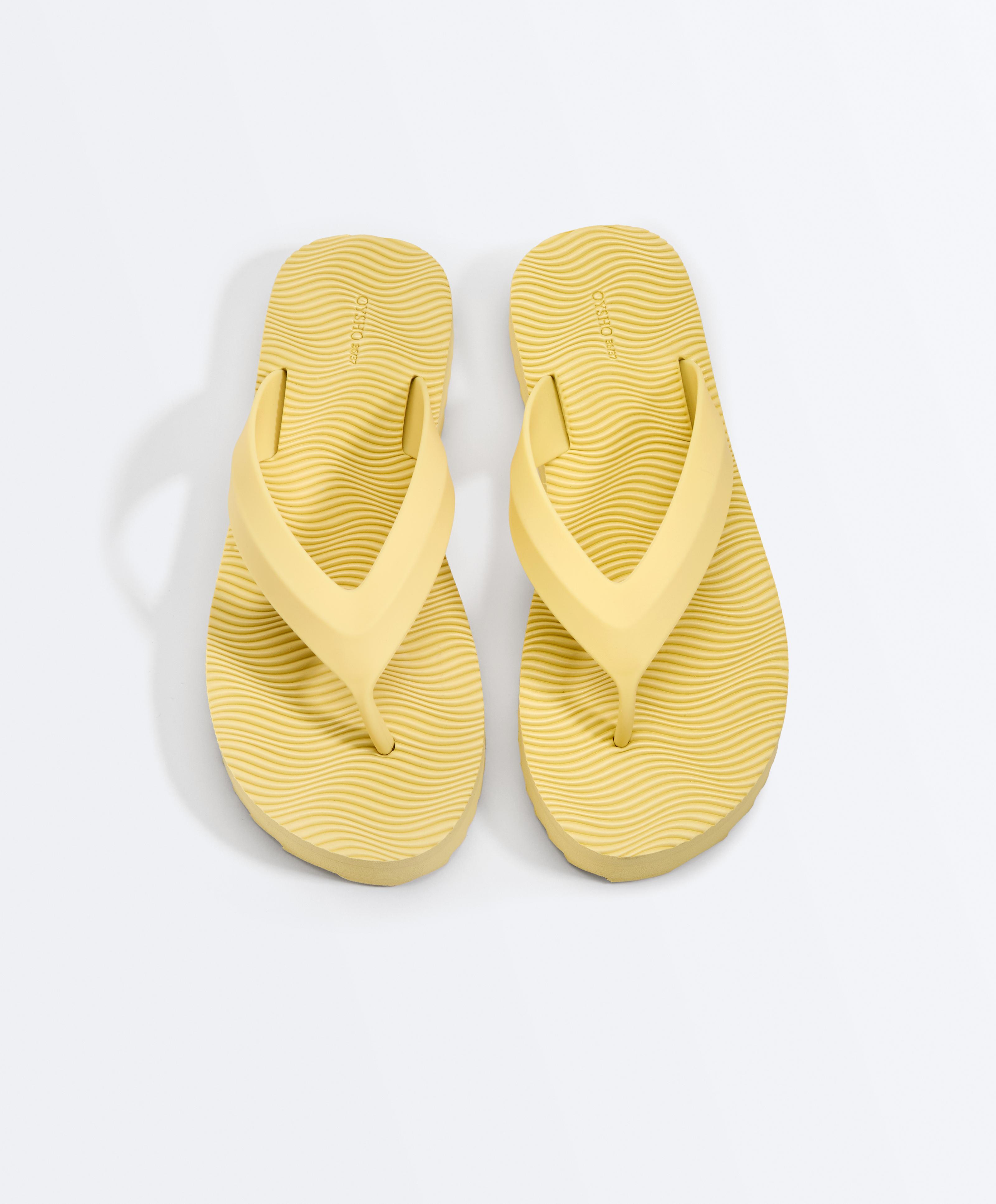 Badesandalen mit strukturierter Plateausohle Badesandalen mit strukturierter Plateausohle