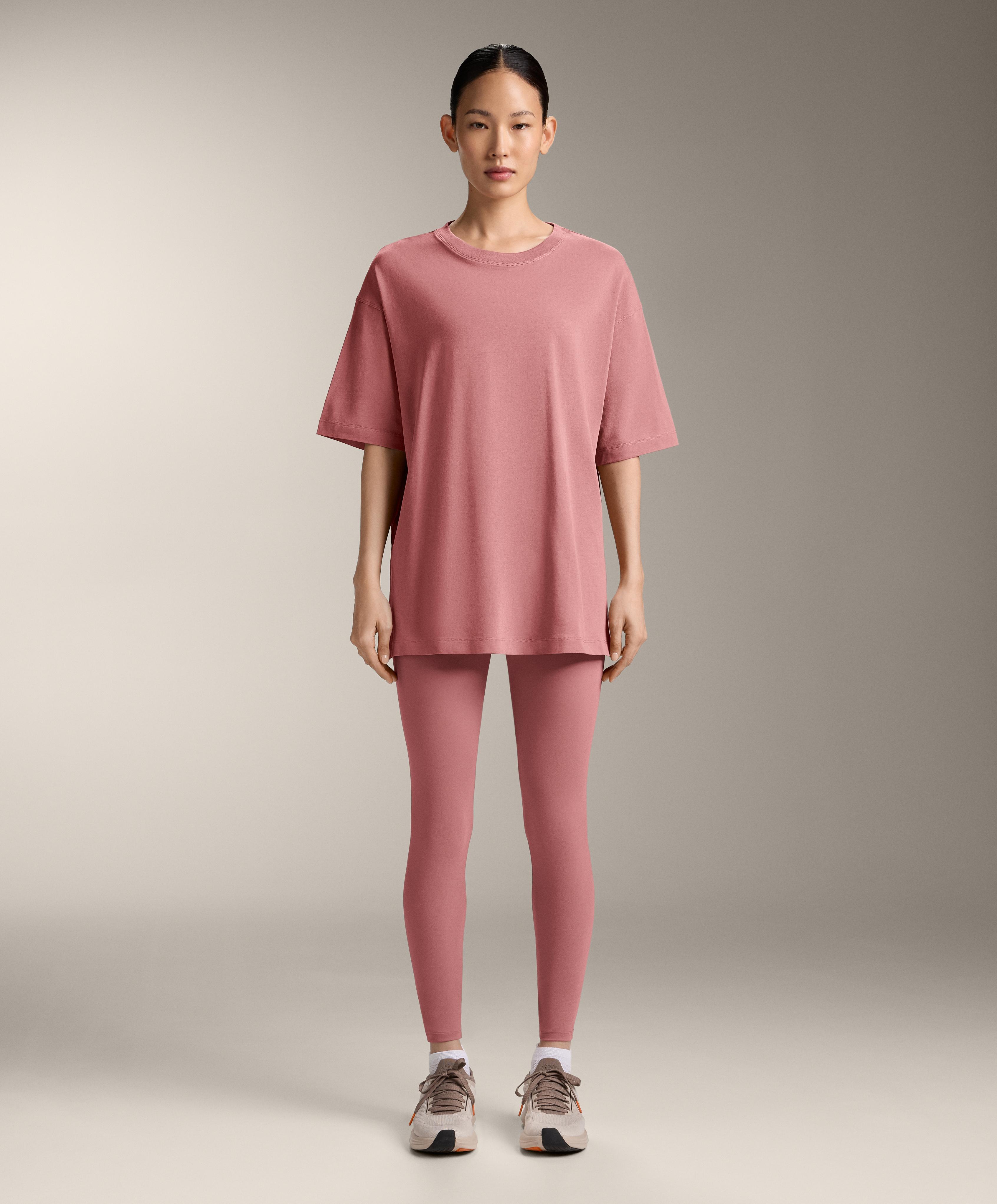 تيشرت من القطن المخلوط بأكمام قصيرة تيشرت من القطن المخلوط بأكمام قصيرة