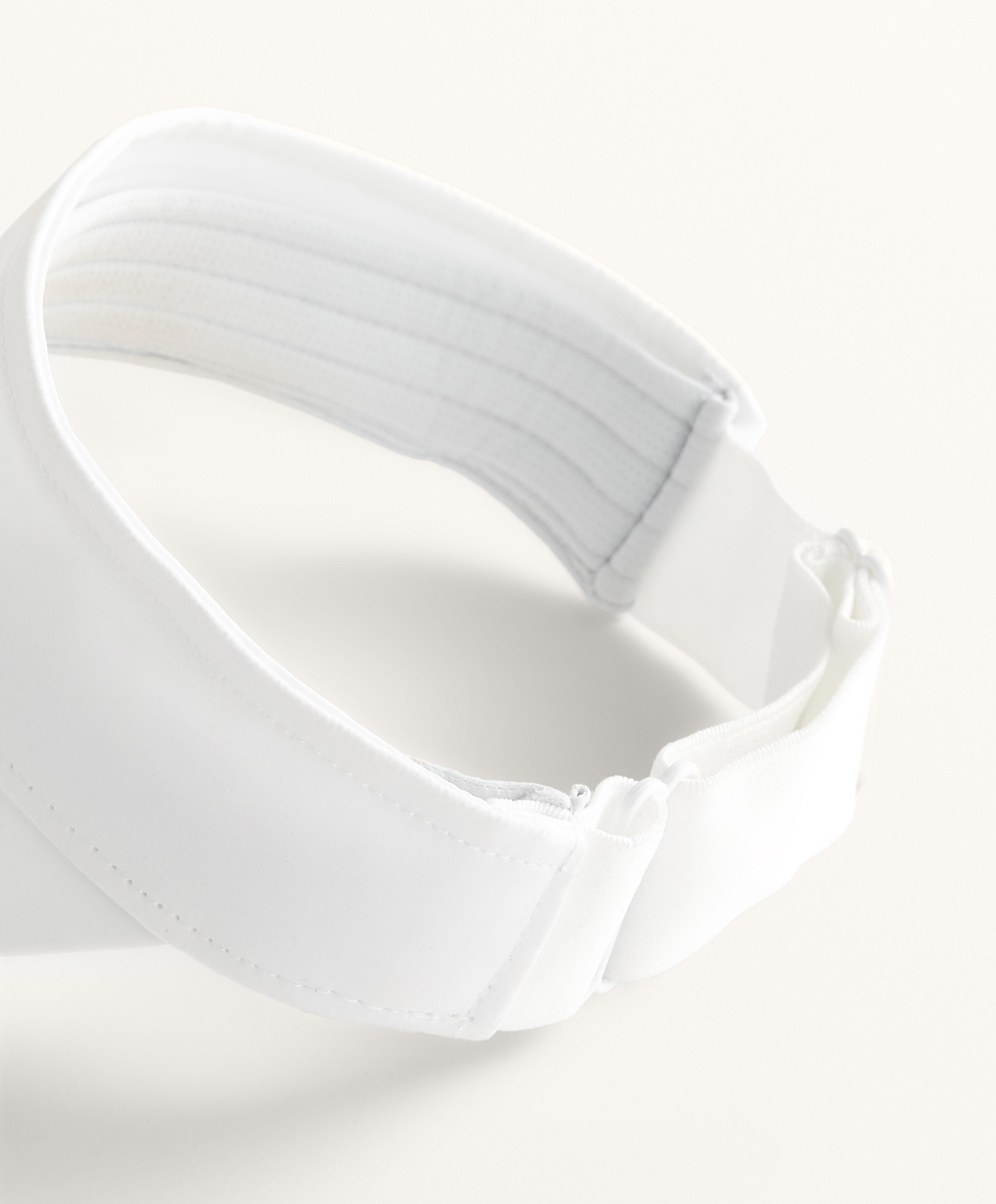 Sporty visor