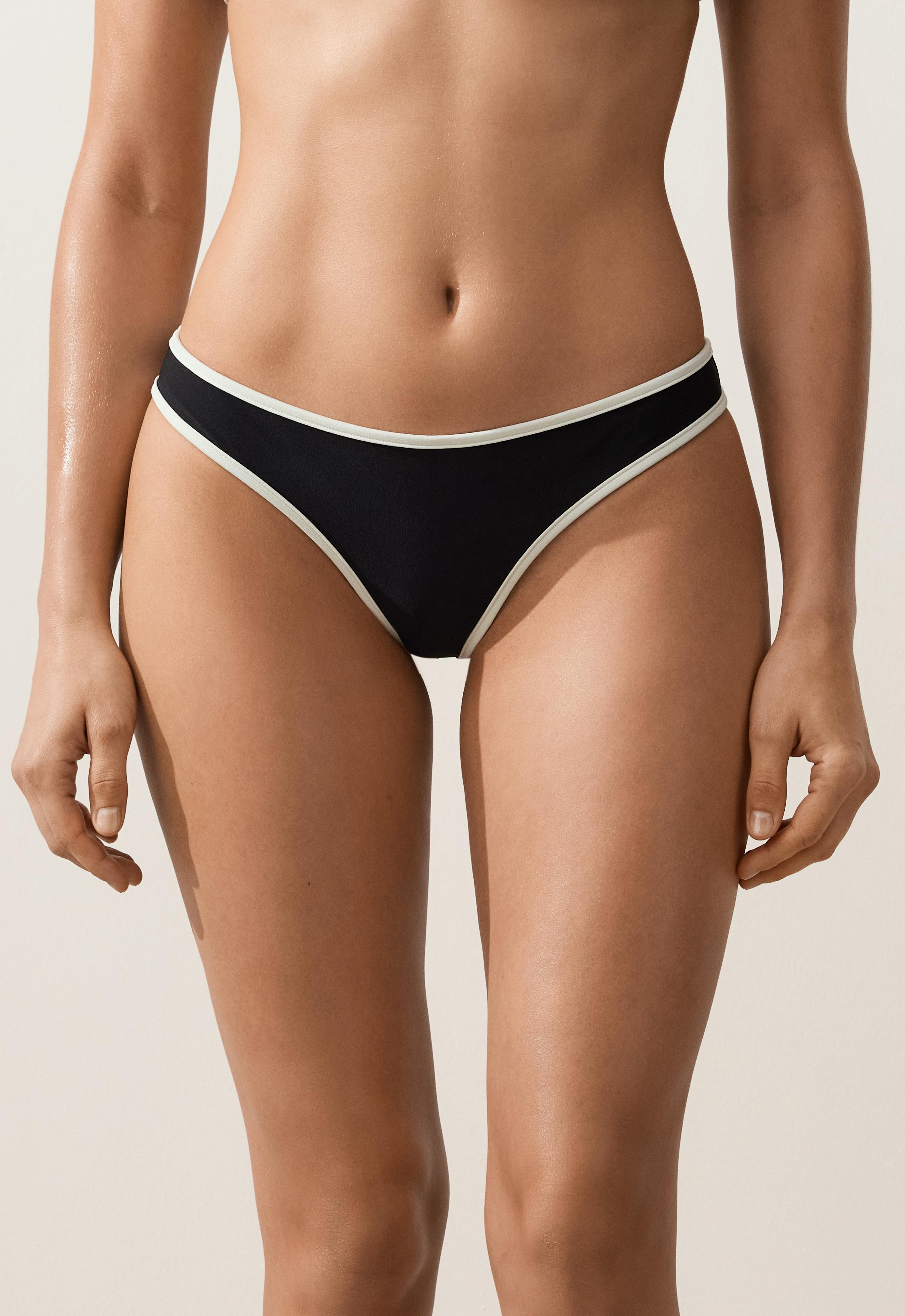 Bas de bikini tanga coupe U à passepoils contrastés