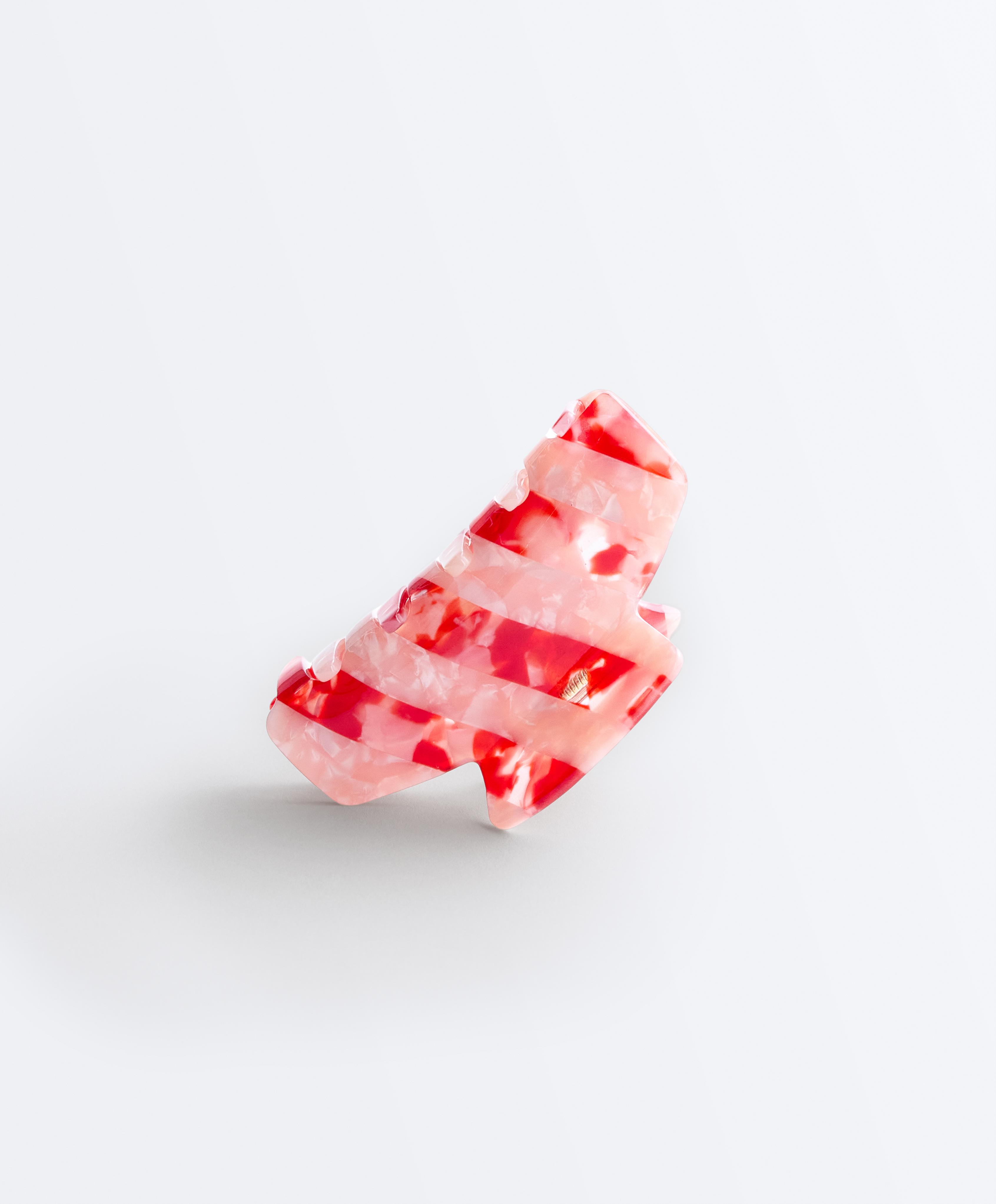 Mixed-stripe hair claw — CORAL RED