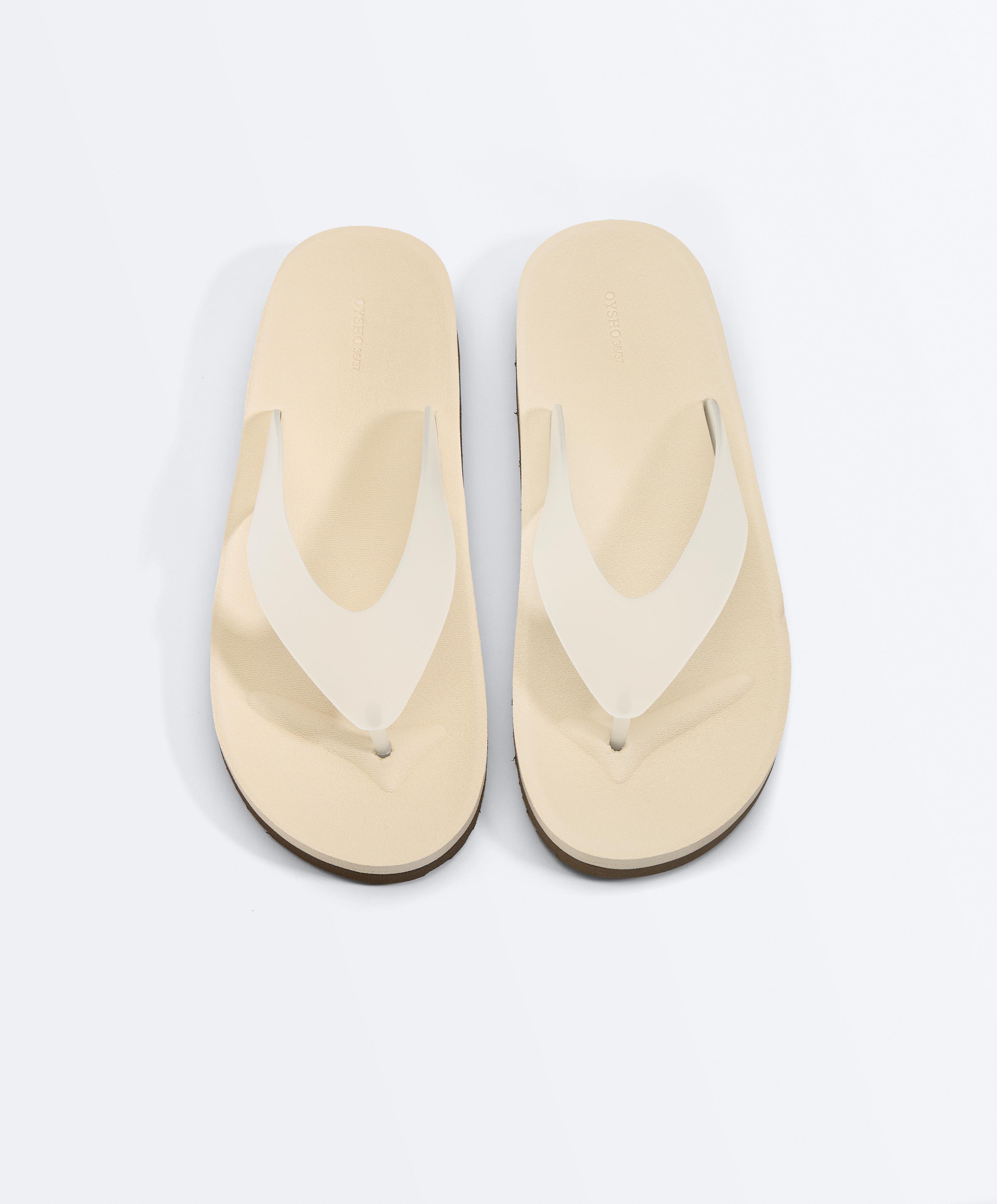 Bademode-Sandalen mit Plateausohle Bademode-Sandalen mit Plateausohle