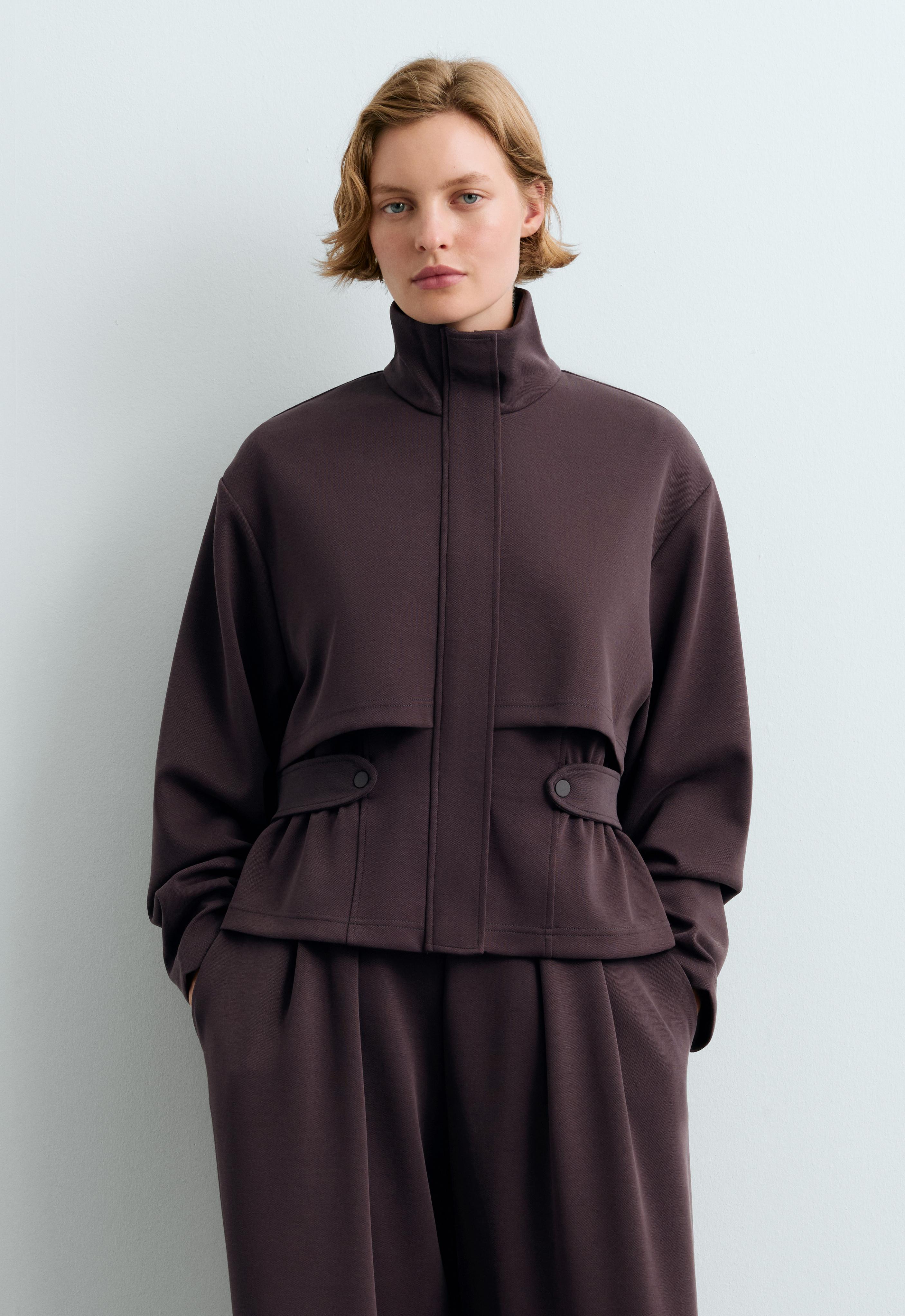 Kurze Piqué-Jacke mit Gürtel