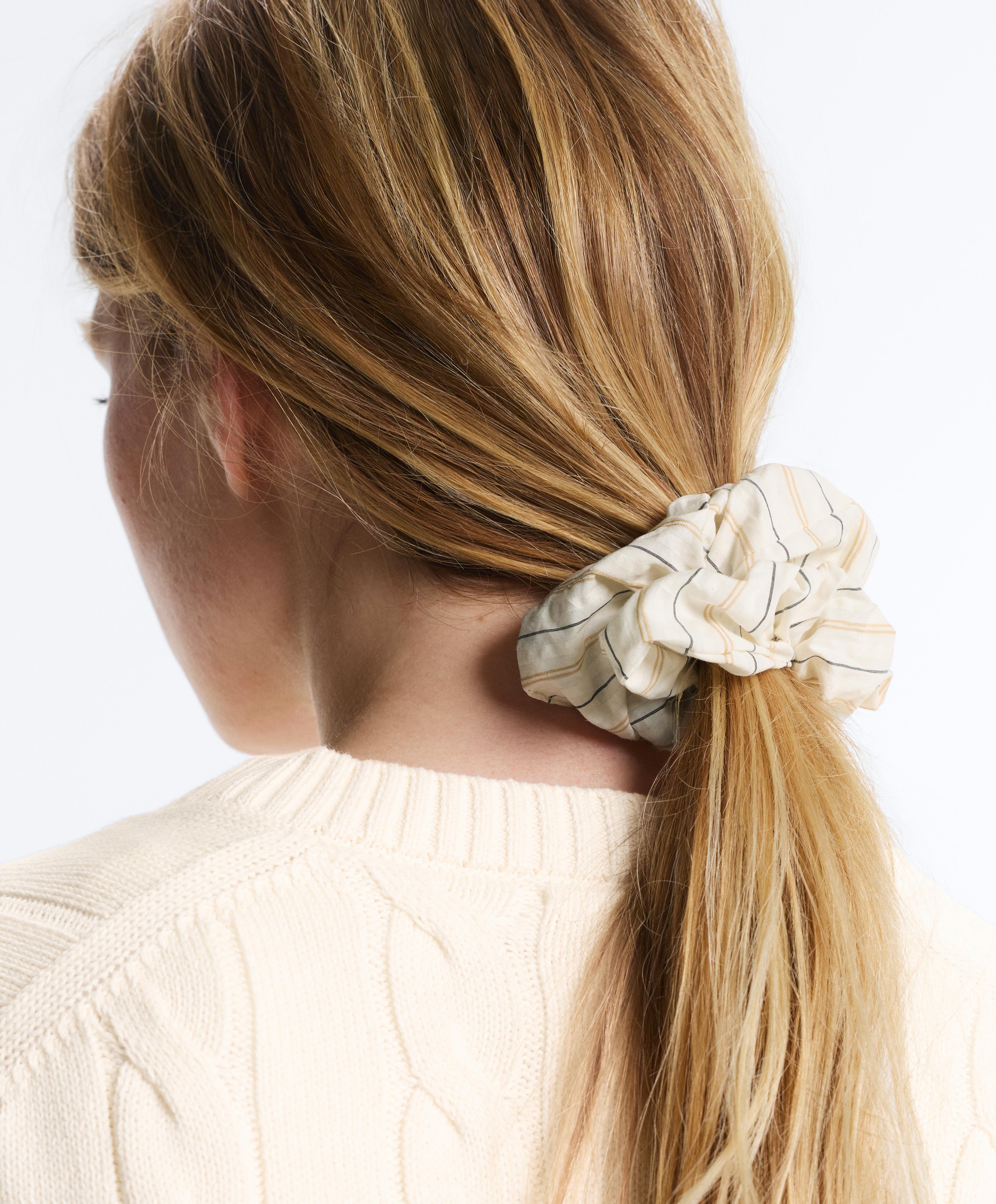 2 velike gumice za kosu sa prugama 2 velike gumice za kosu sa prugama