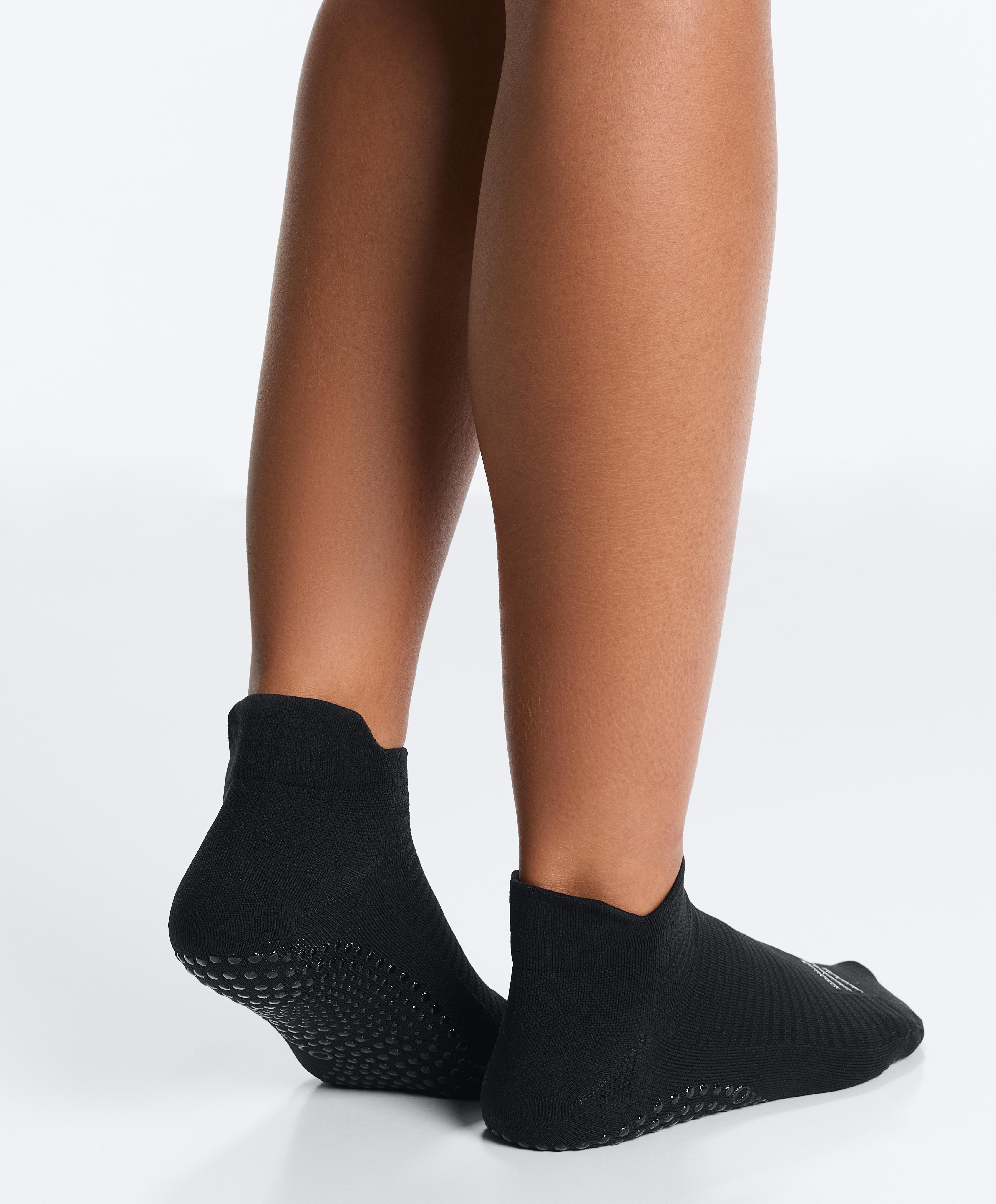 2 pairs of polyamide blend yoga and Pilates sneaker socks — BLACK