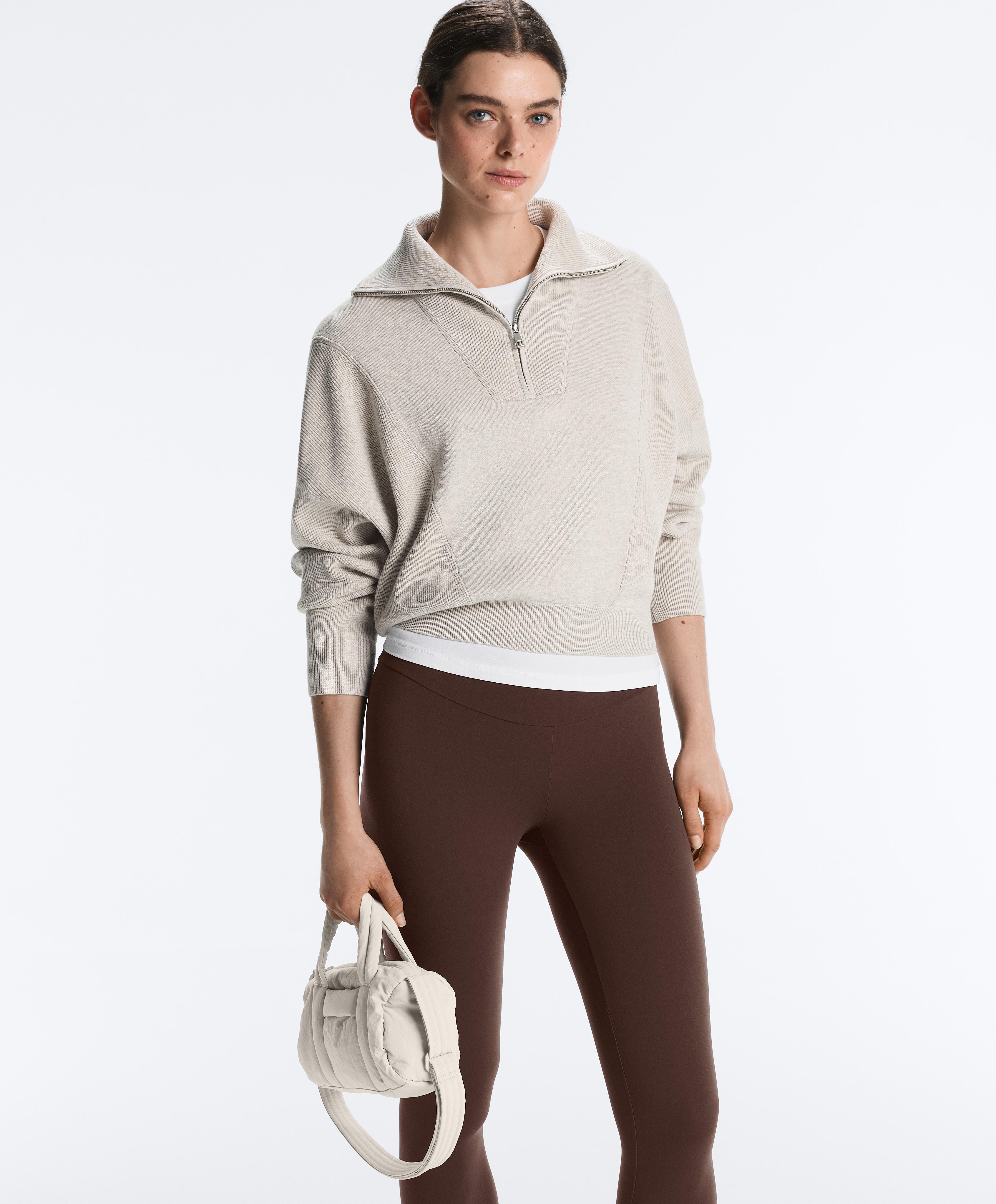 Adīts džemperis ar augstu apkakli un Rib detaļām