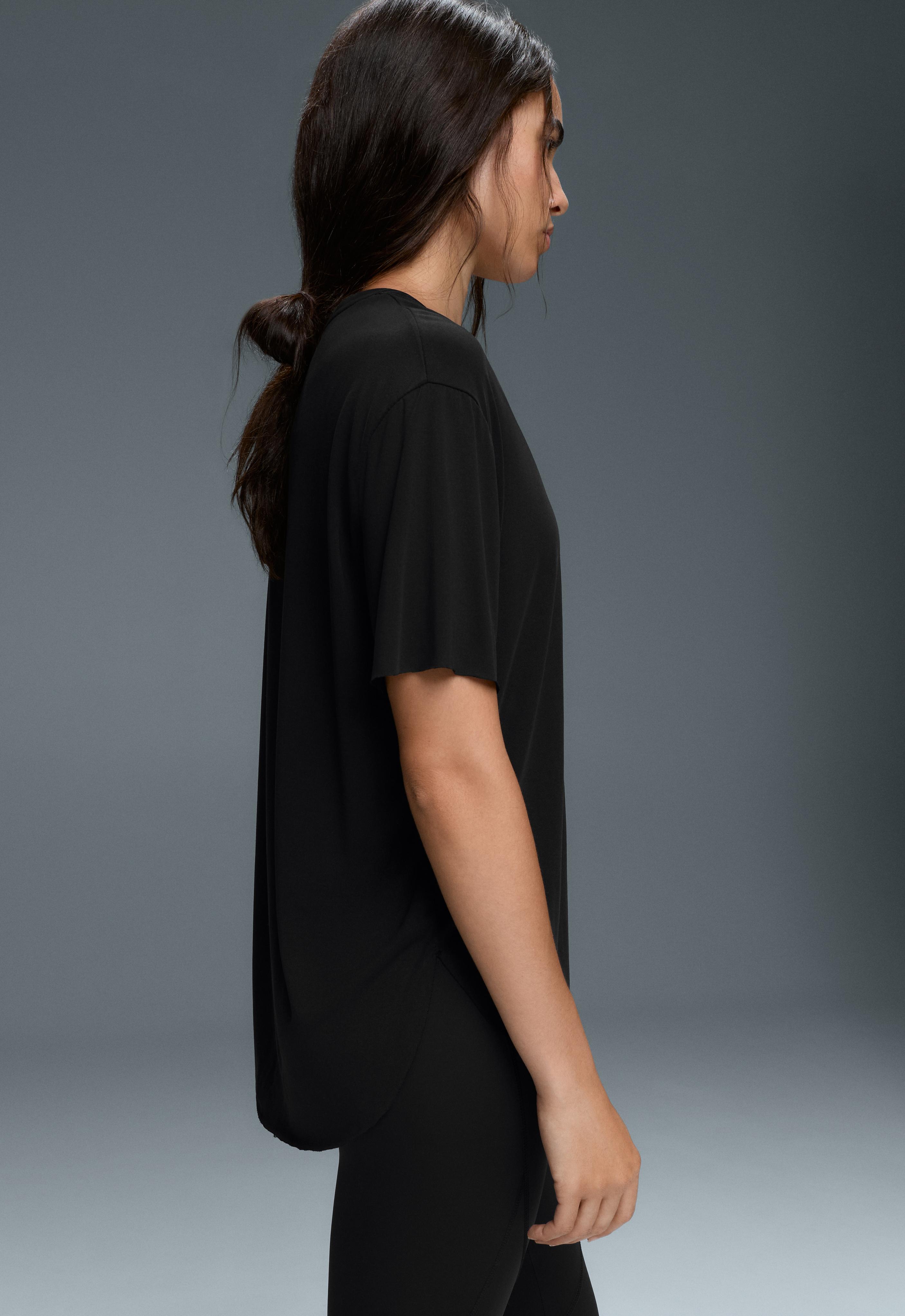 Modal blend short-sleeved T-shirt with rounded back hem