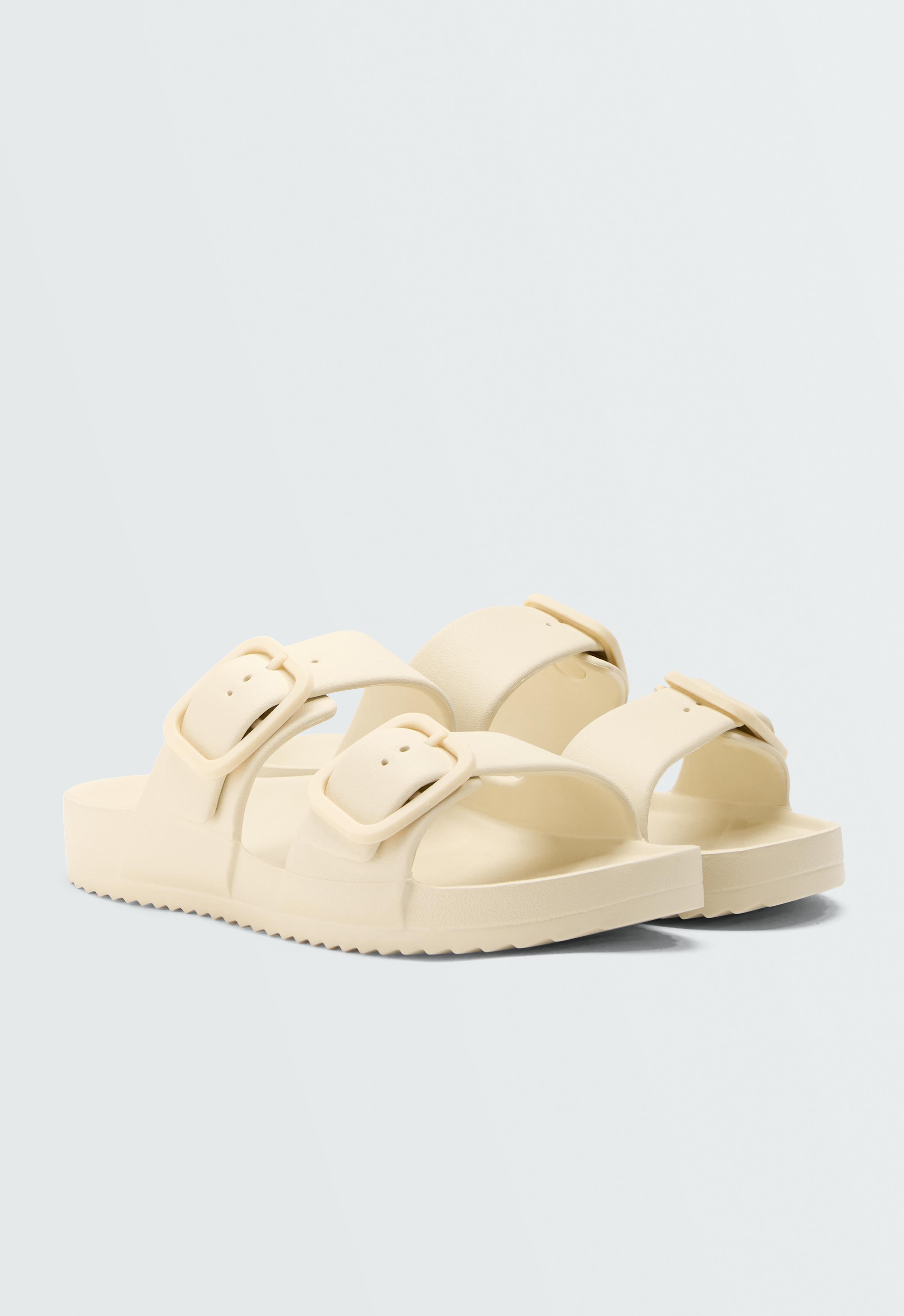 Sandalen mit Schnallen - Sale