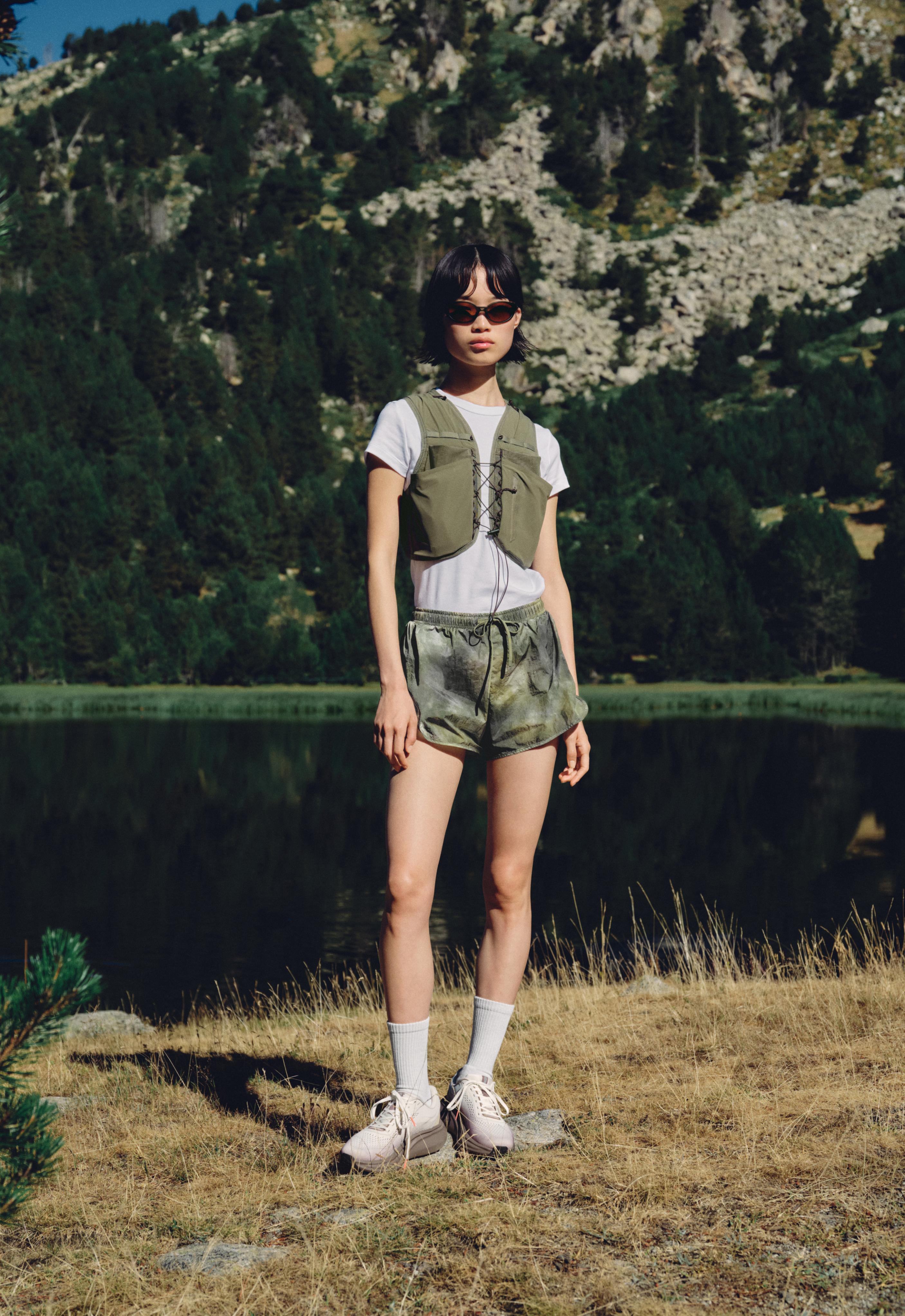Printed mid rise 2-in-1 technical shorts — KHAKI