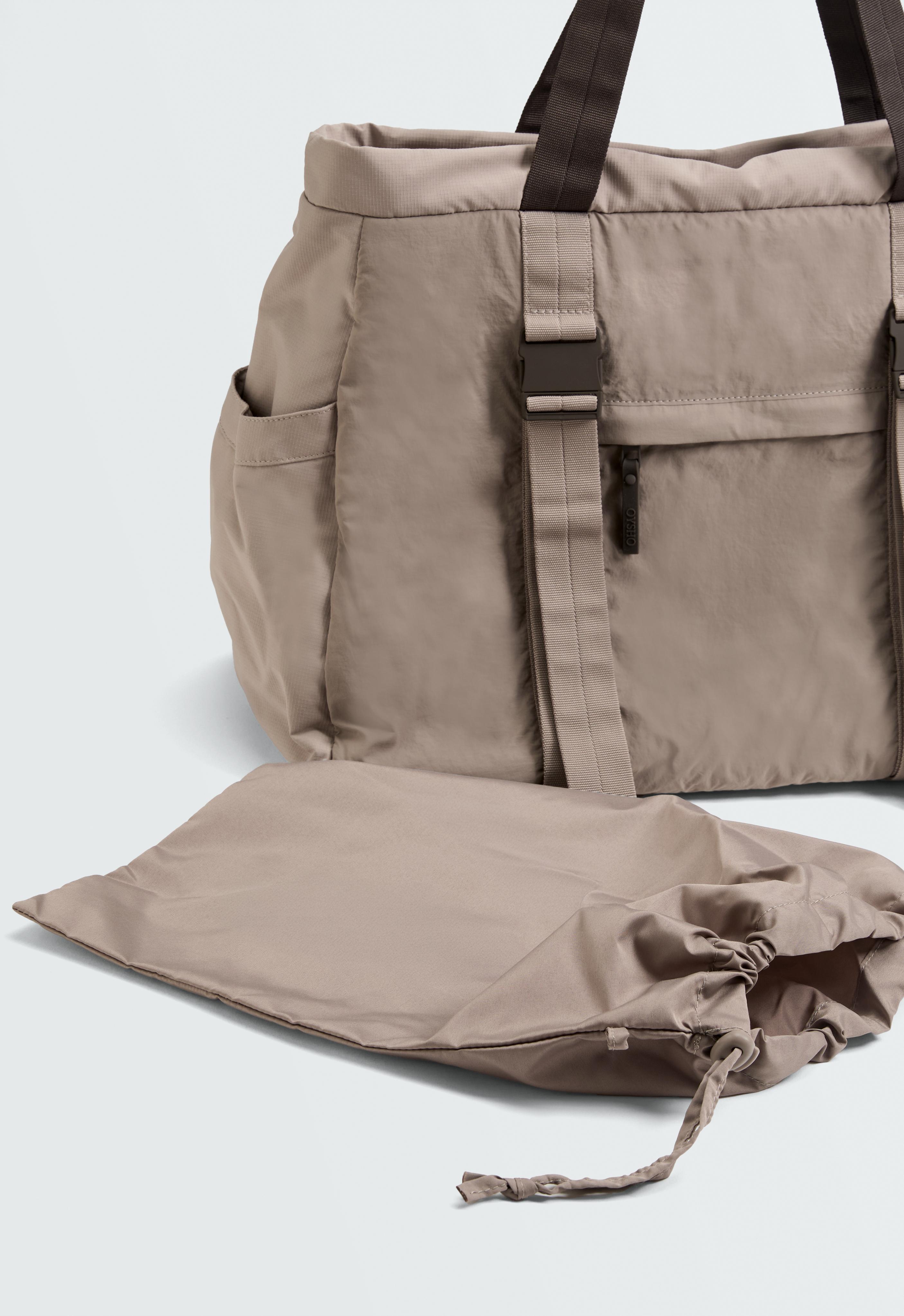 Adjustable-strap shopper bag Adjustable-strap shopper bag