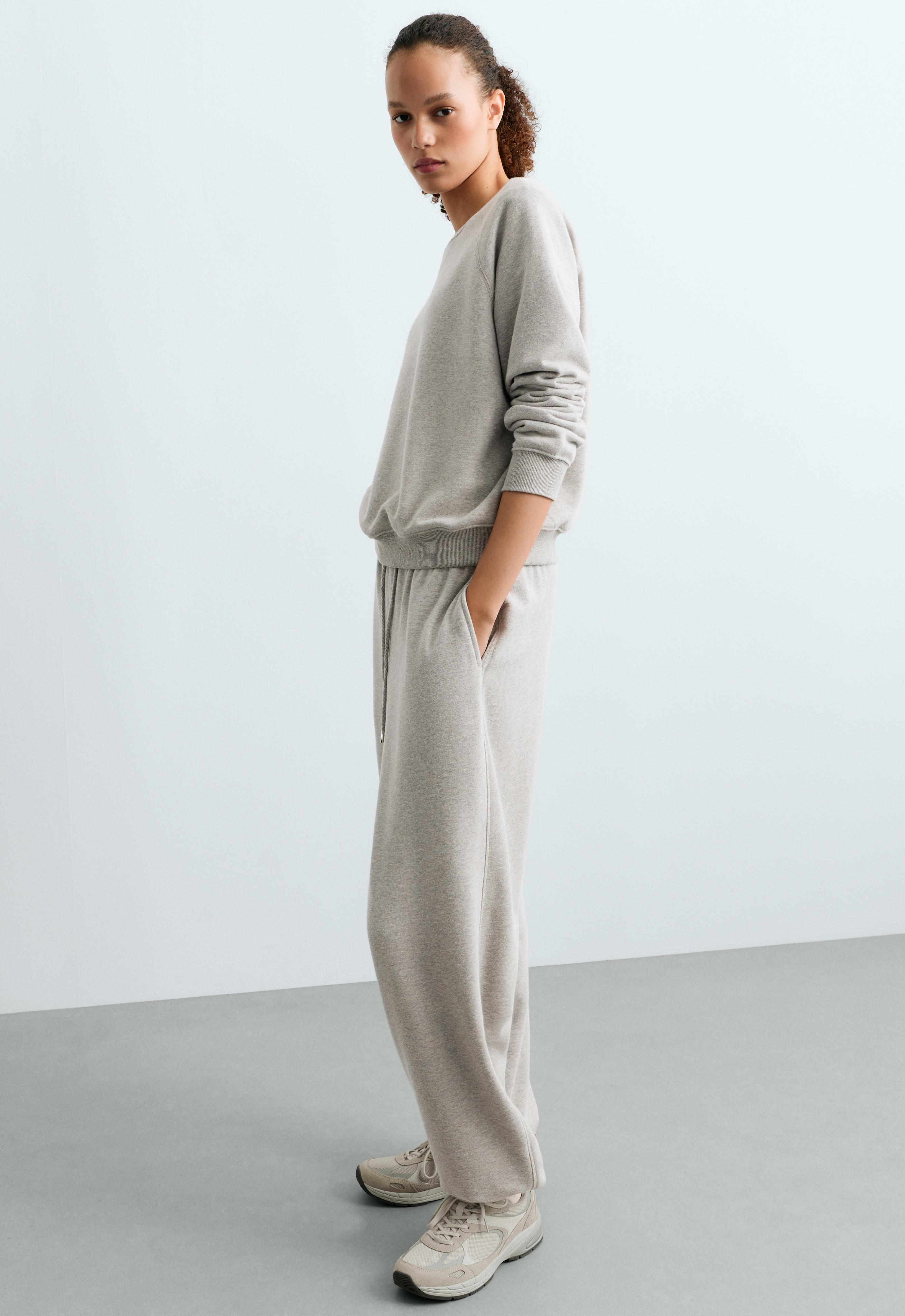Grey fleece jogger total look