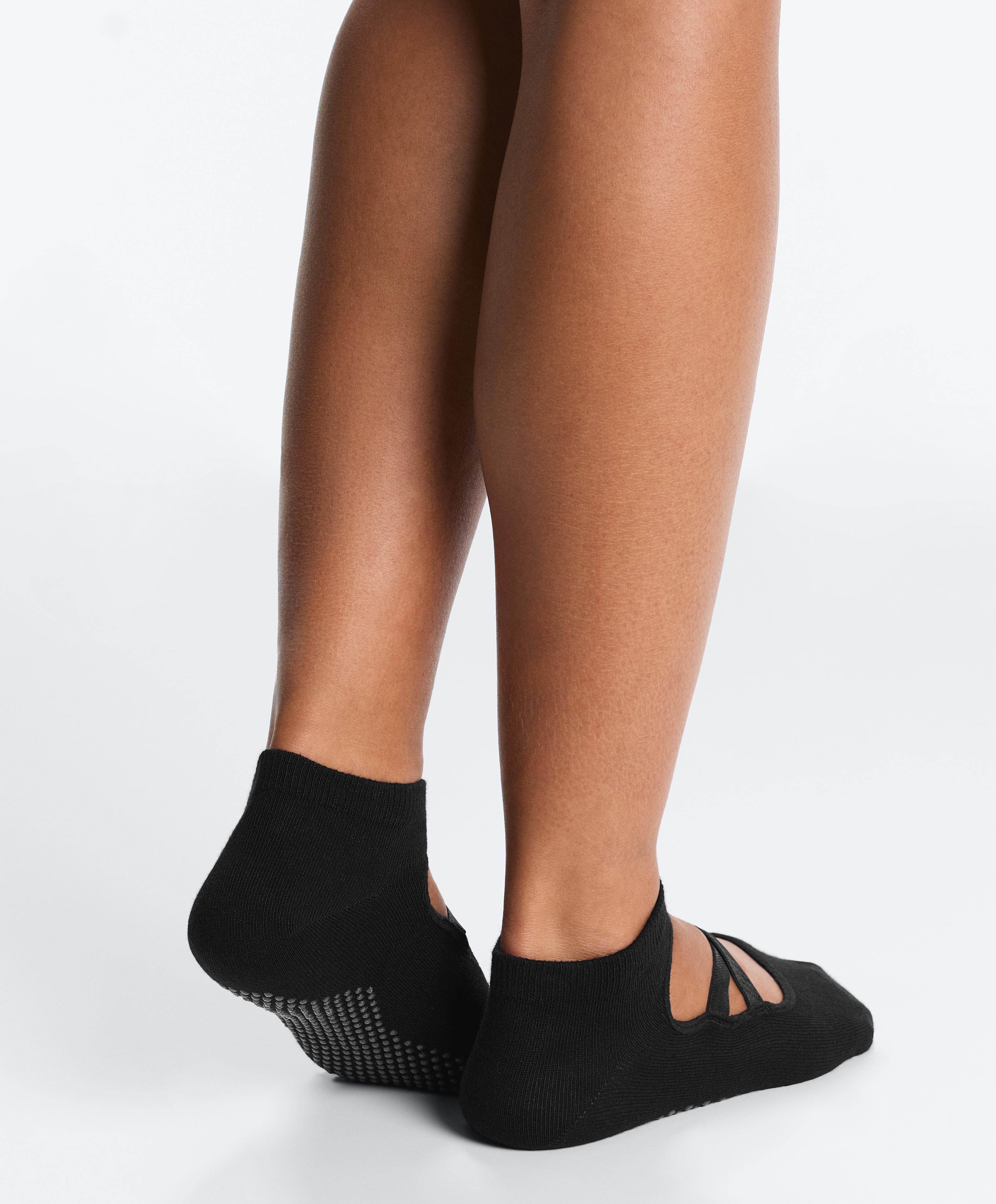 2 pairs of cotton blend yoga and Pilates socks with crossover straps — BLACK