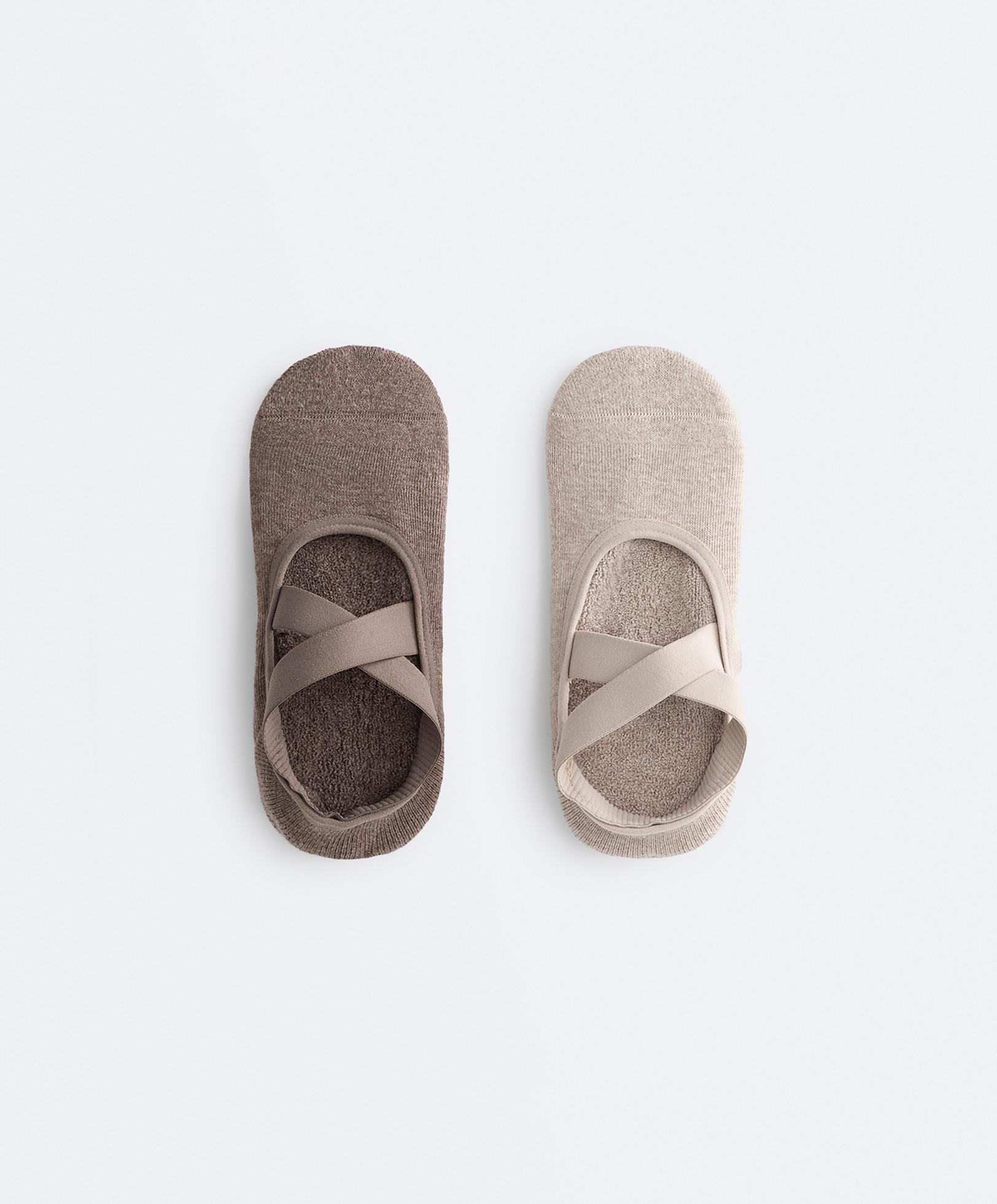 2 pairs of padded cotton blend yoga and Pilates socks with crossover straps — PALE TAN