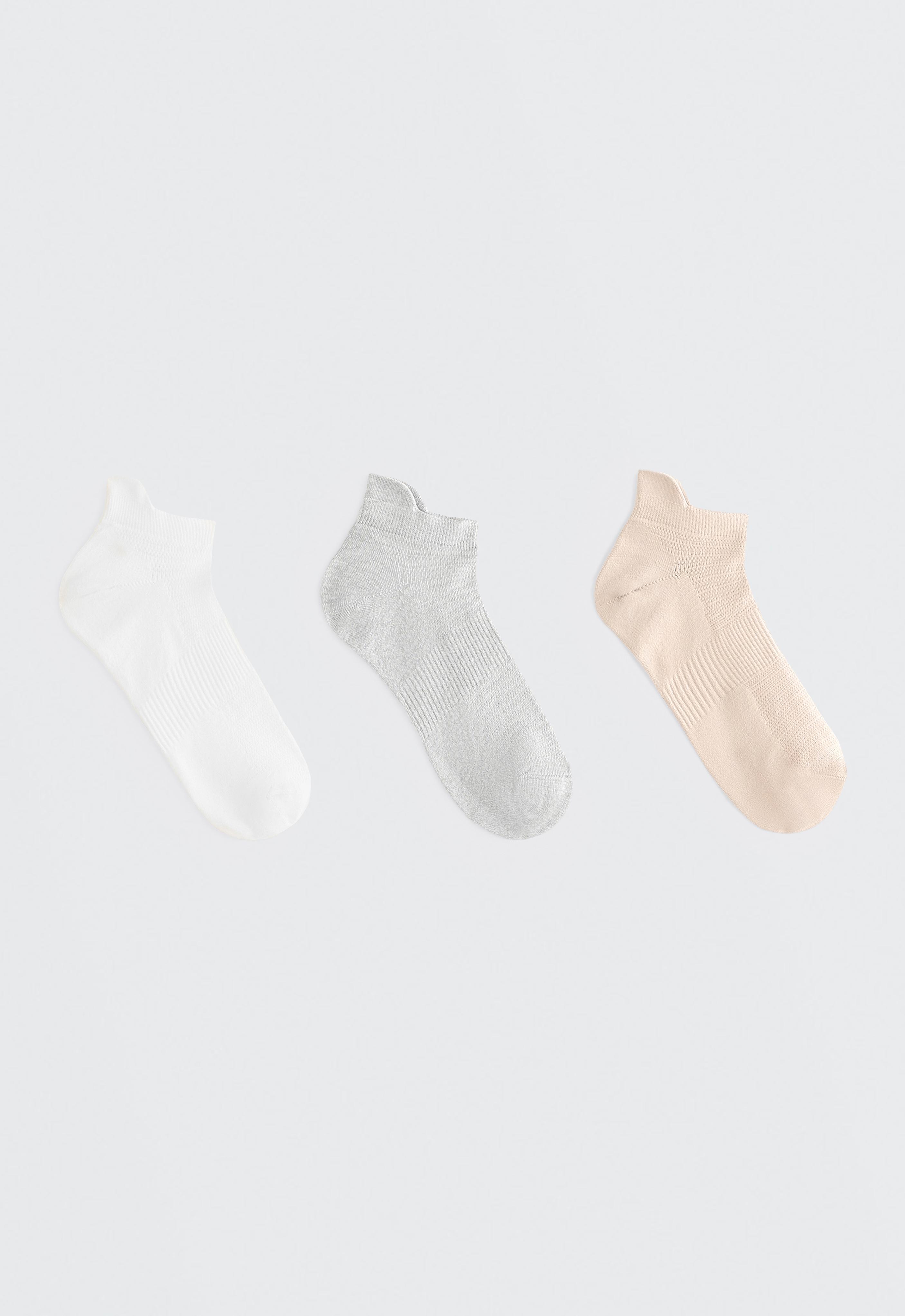 3 pack of polyamide blend sneaker socks with heel tab