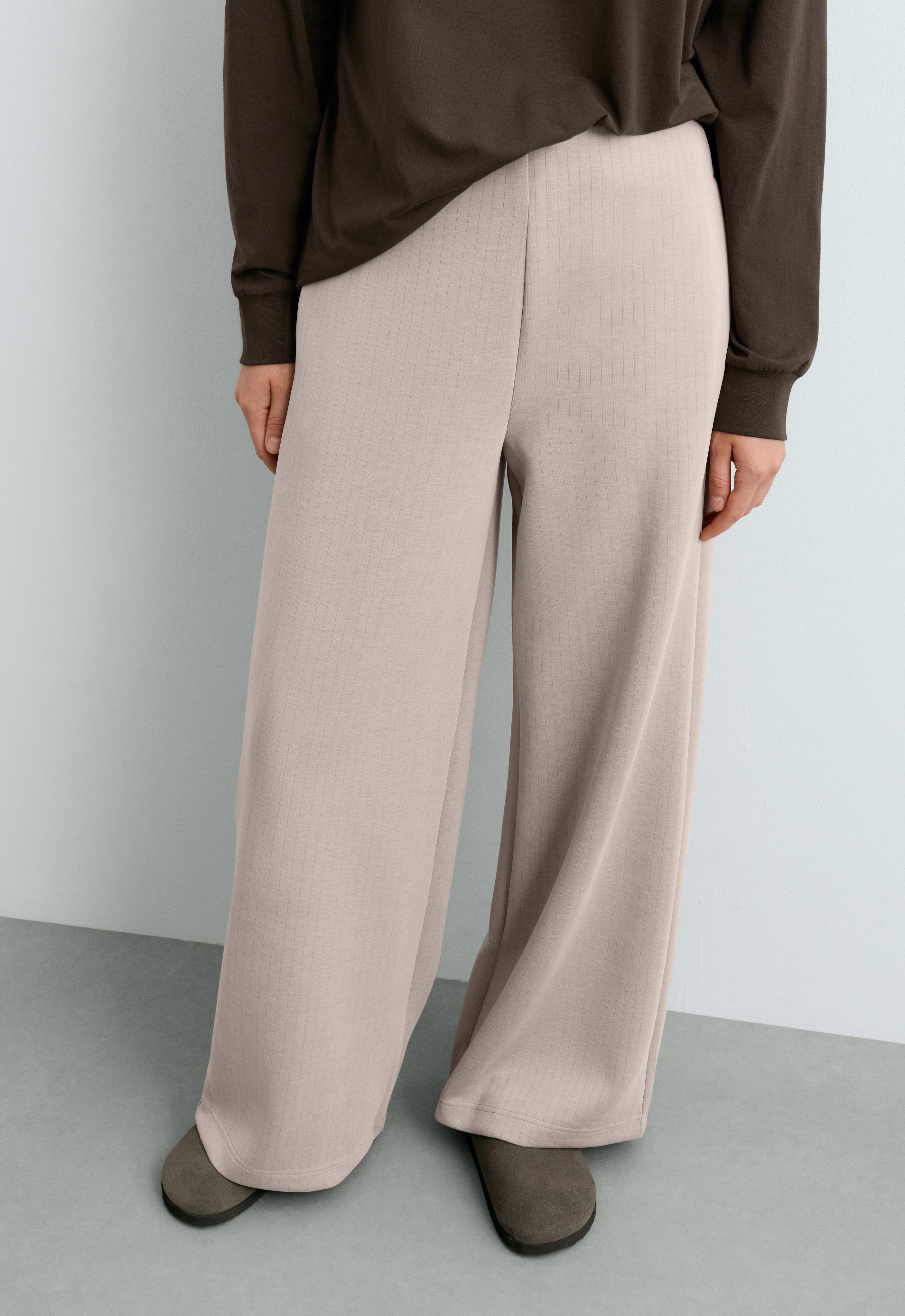 Super High Rise Hose mit High rise-Bund, Modal und Nadelstreifen-Print Super High Rise Hose mit High rise-Bund, Modal und Nadelstreifen-Print
