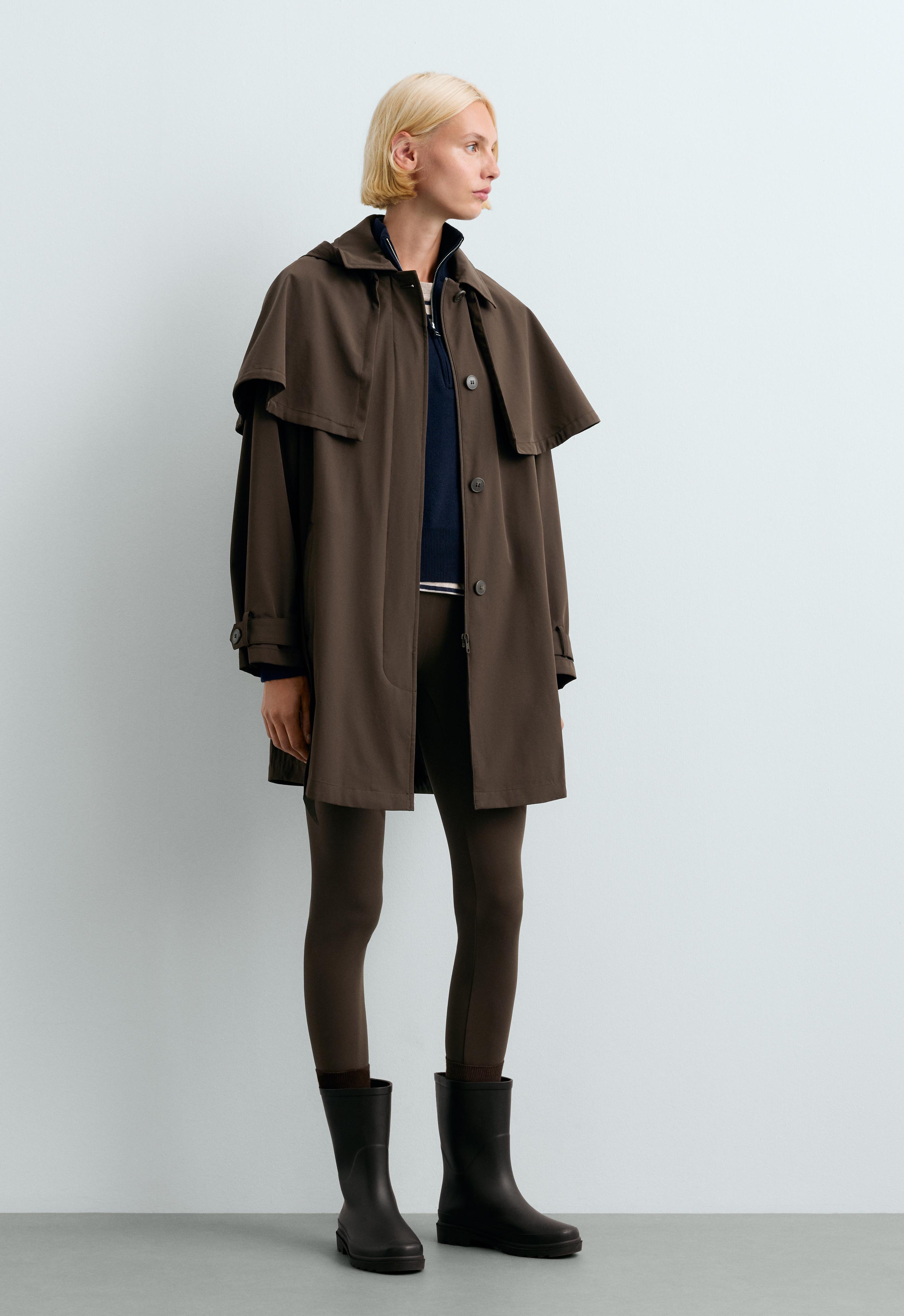 Lange extraleichte, 10k wasserdichte Jacke mit Cape