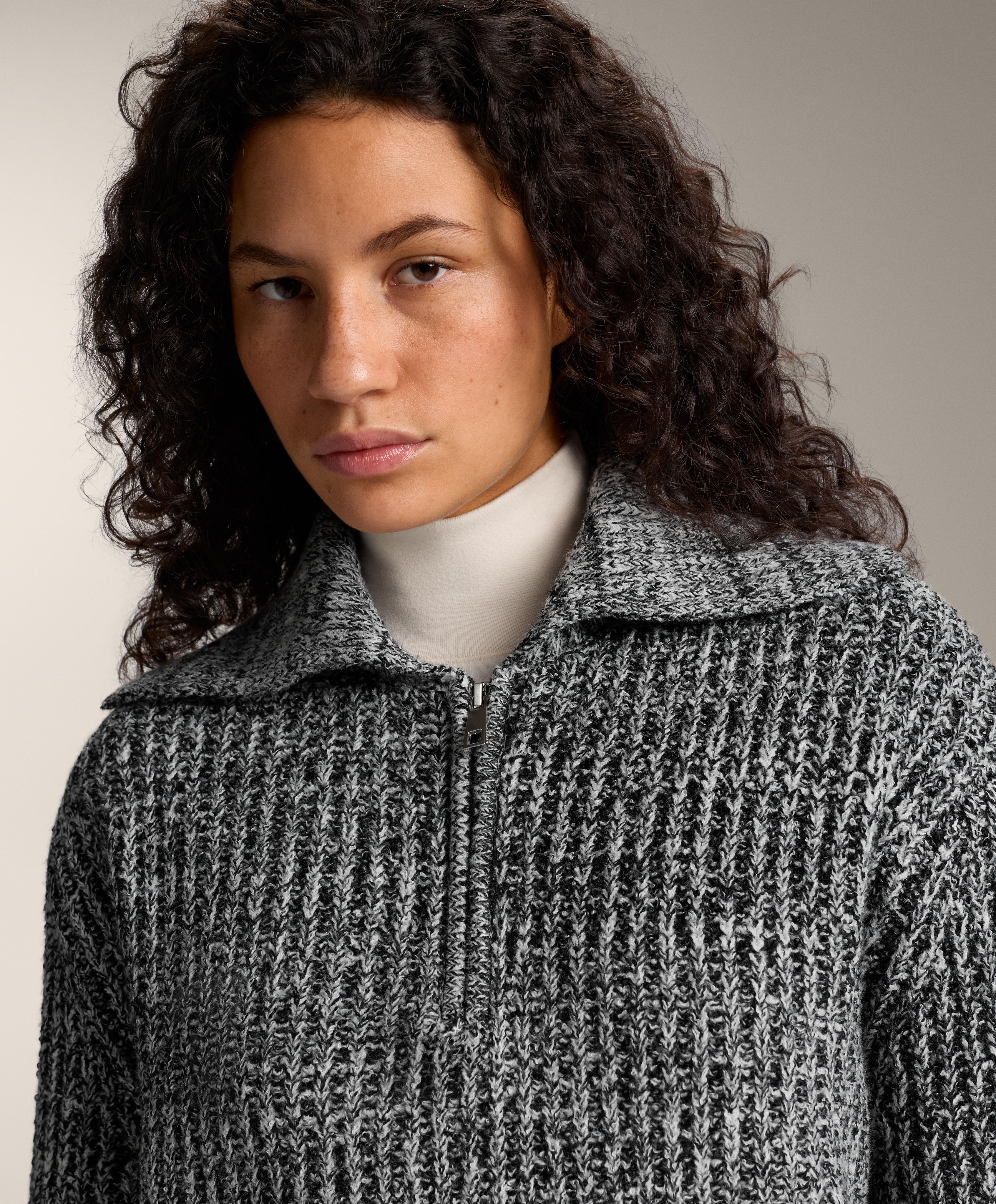 Strickpullover mit Zopfmuster und halbem Reißverschluss