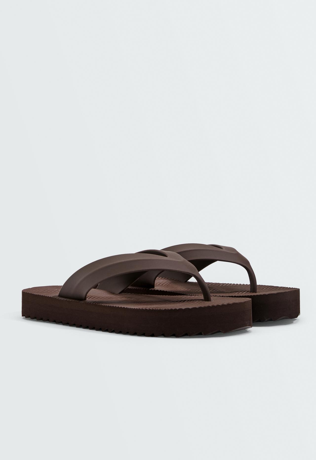 Textured platform beach sandals — BROWN
