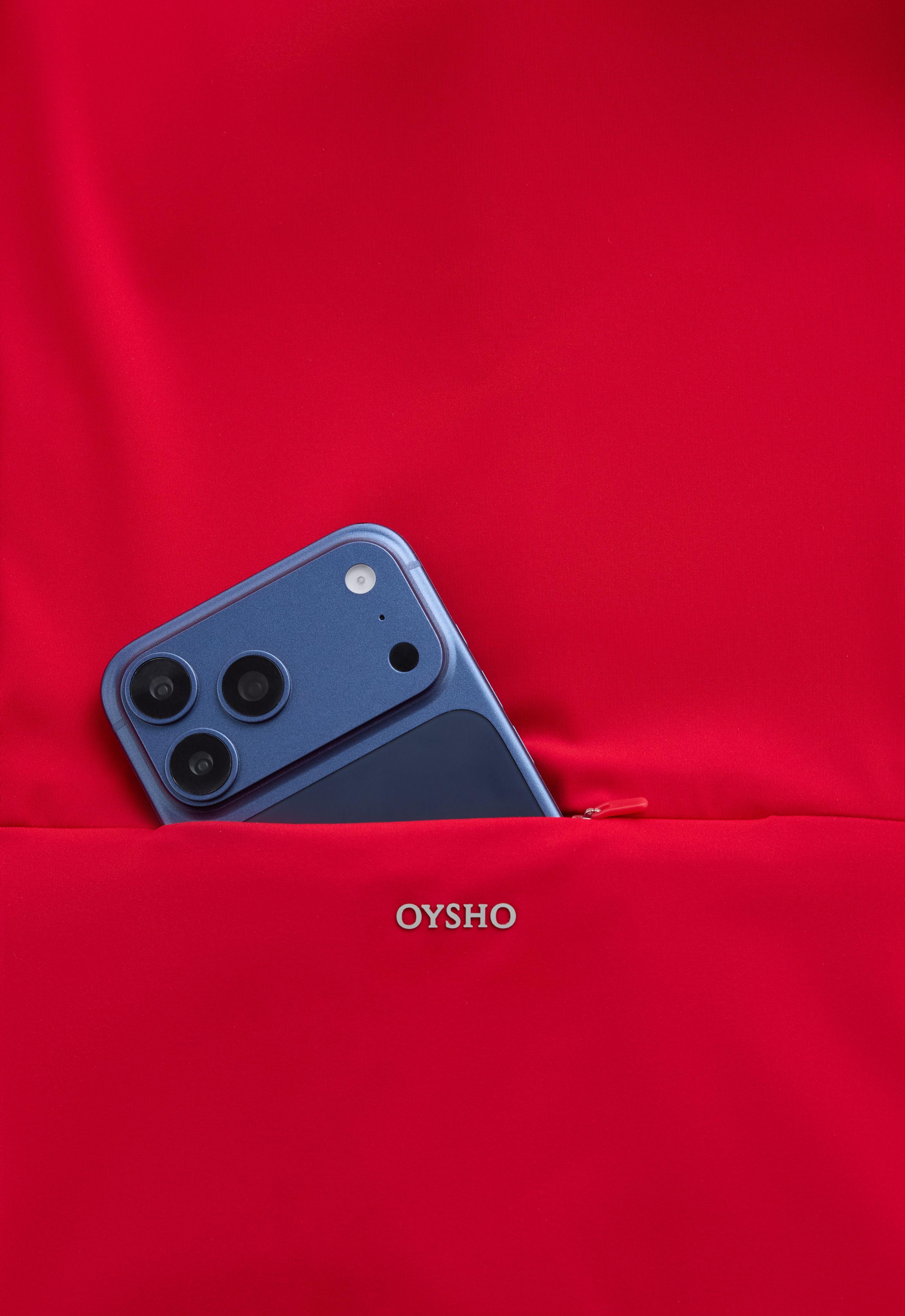 Short Light Touch technical jacket — STRONG RED