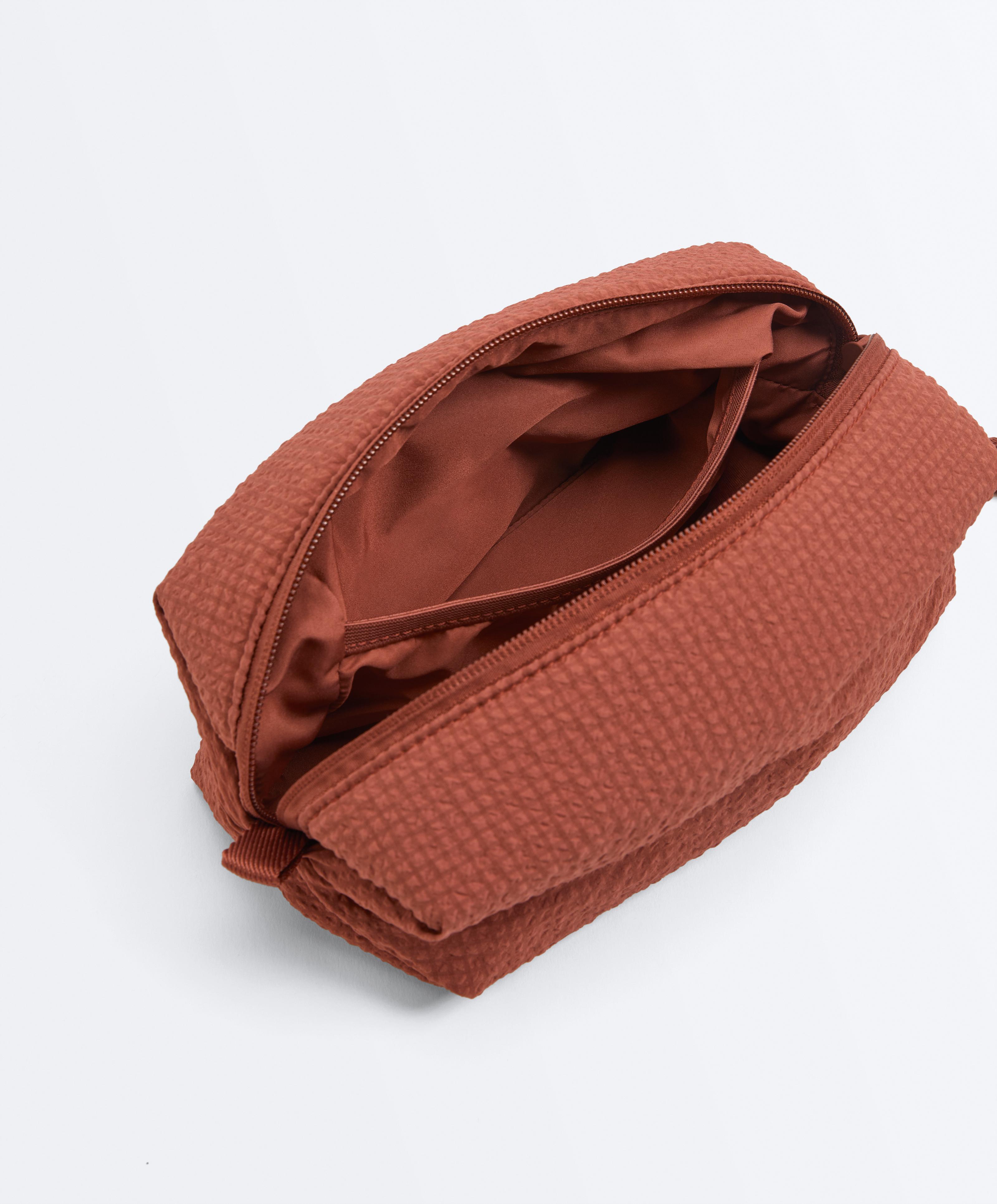 Textured wash bag